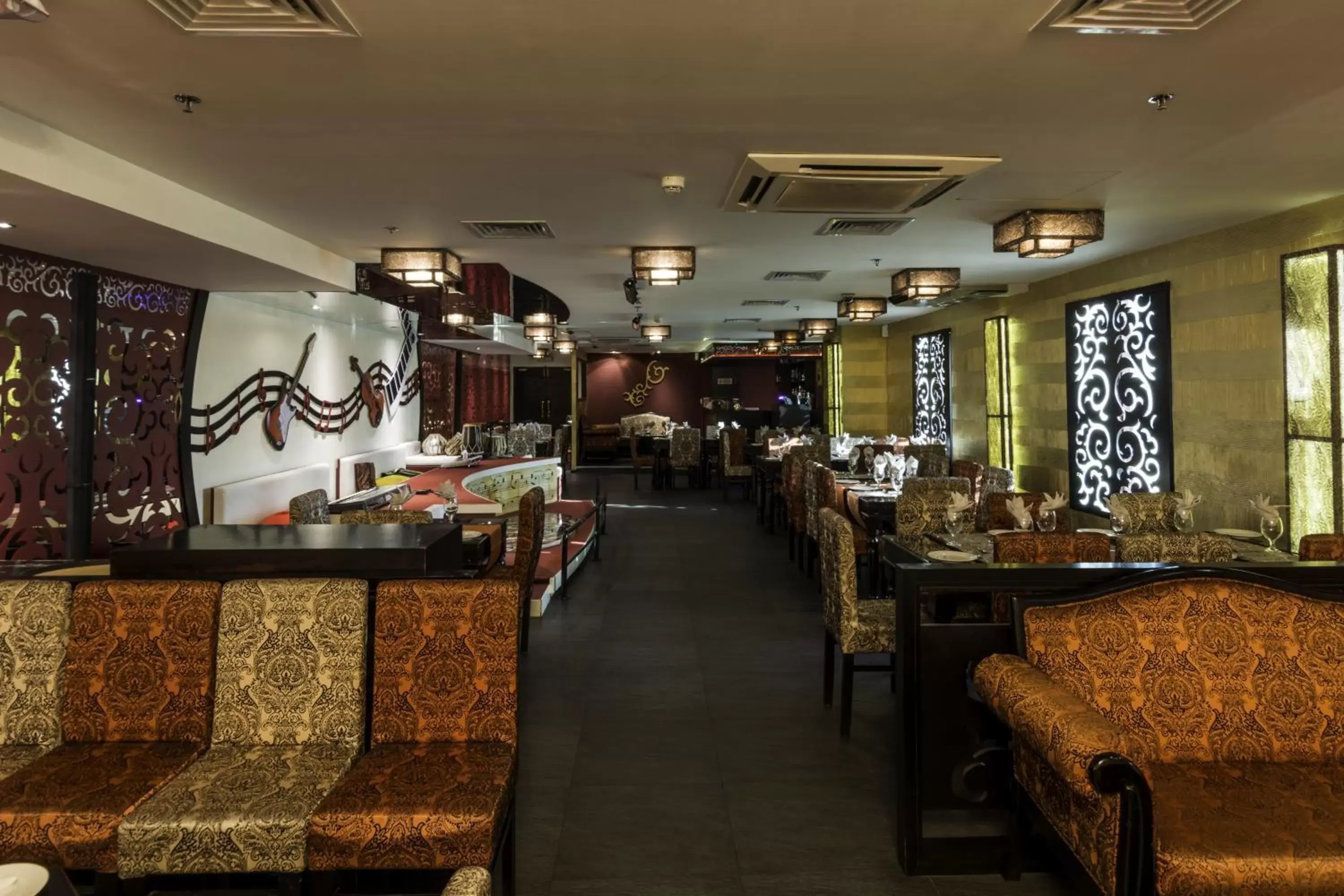 Restaurant/Places to Eat in Howard Johnson Bur Dubai