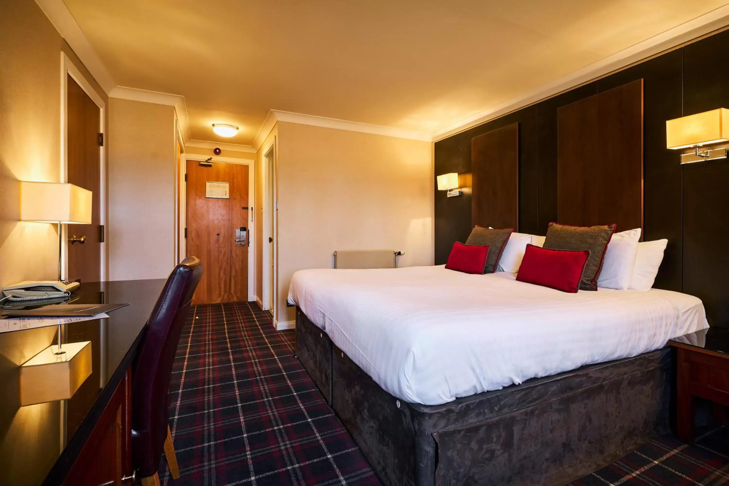Bed in Stirling Highland Hotel- Part of the Cairn Collection