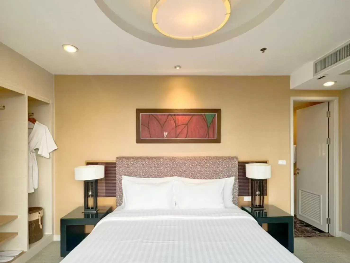 Bedroom, Bed in Urbana Sathorn Hotel, Bangkok