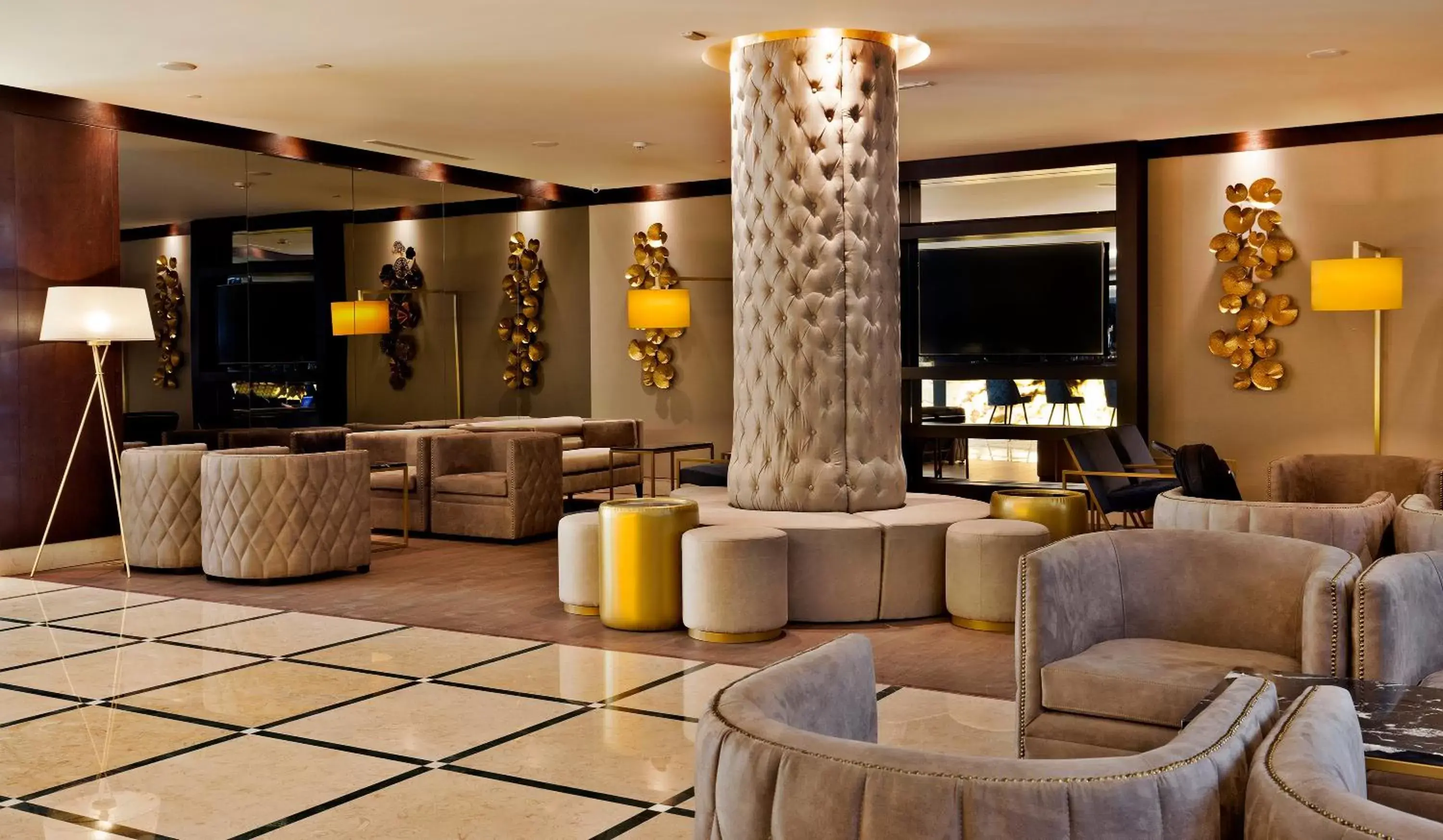 Communal lounge/ TV room, Lounge/Bar in TURIM Marques Hotel