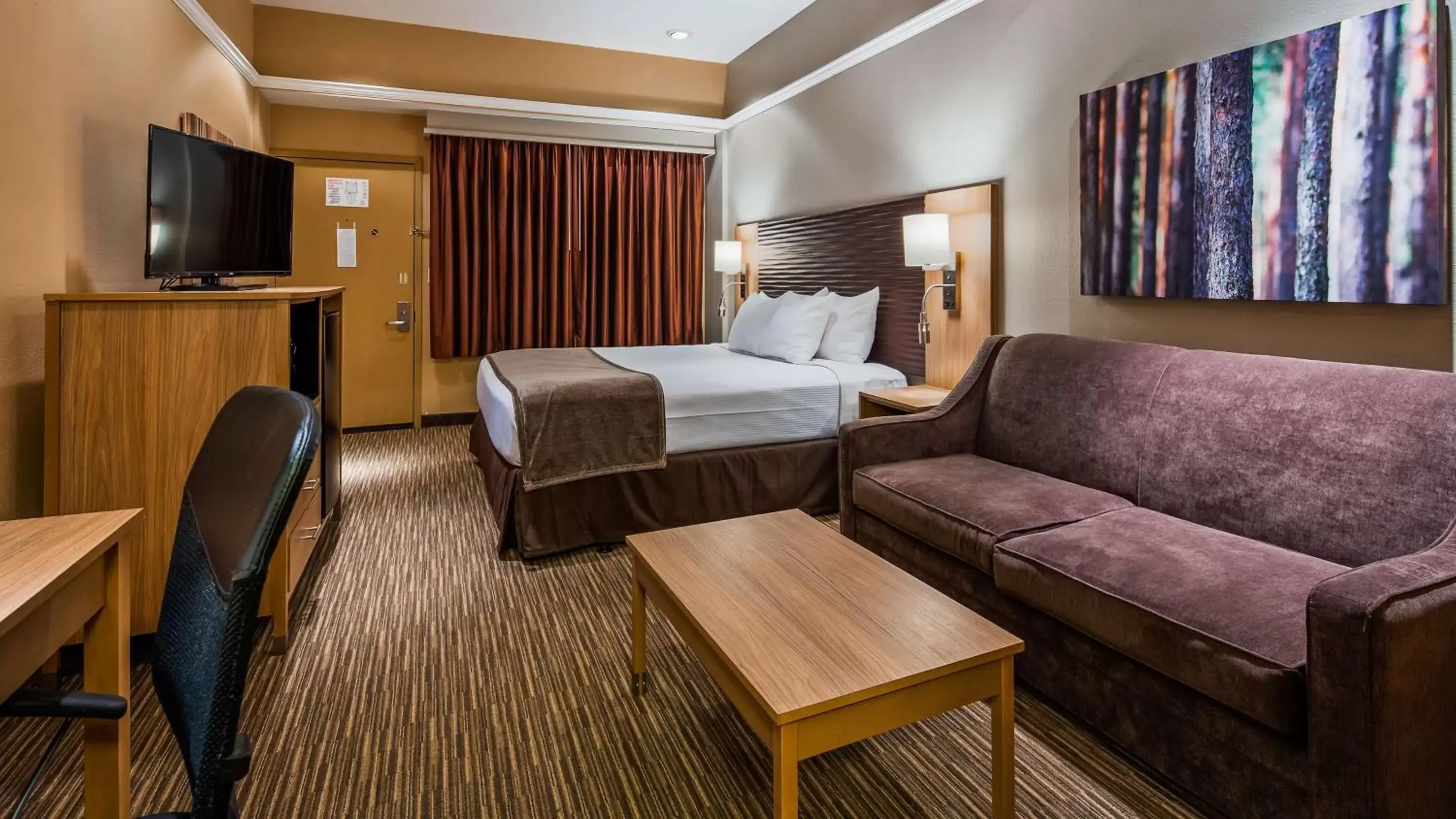 Photo of the whole room in Best Western Plus Landing View Inn & Suites