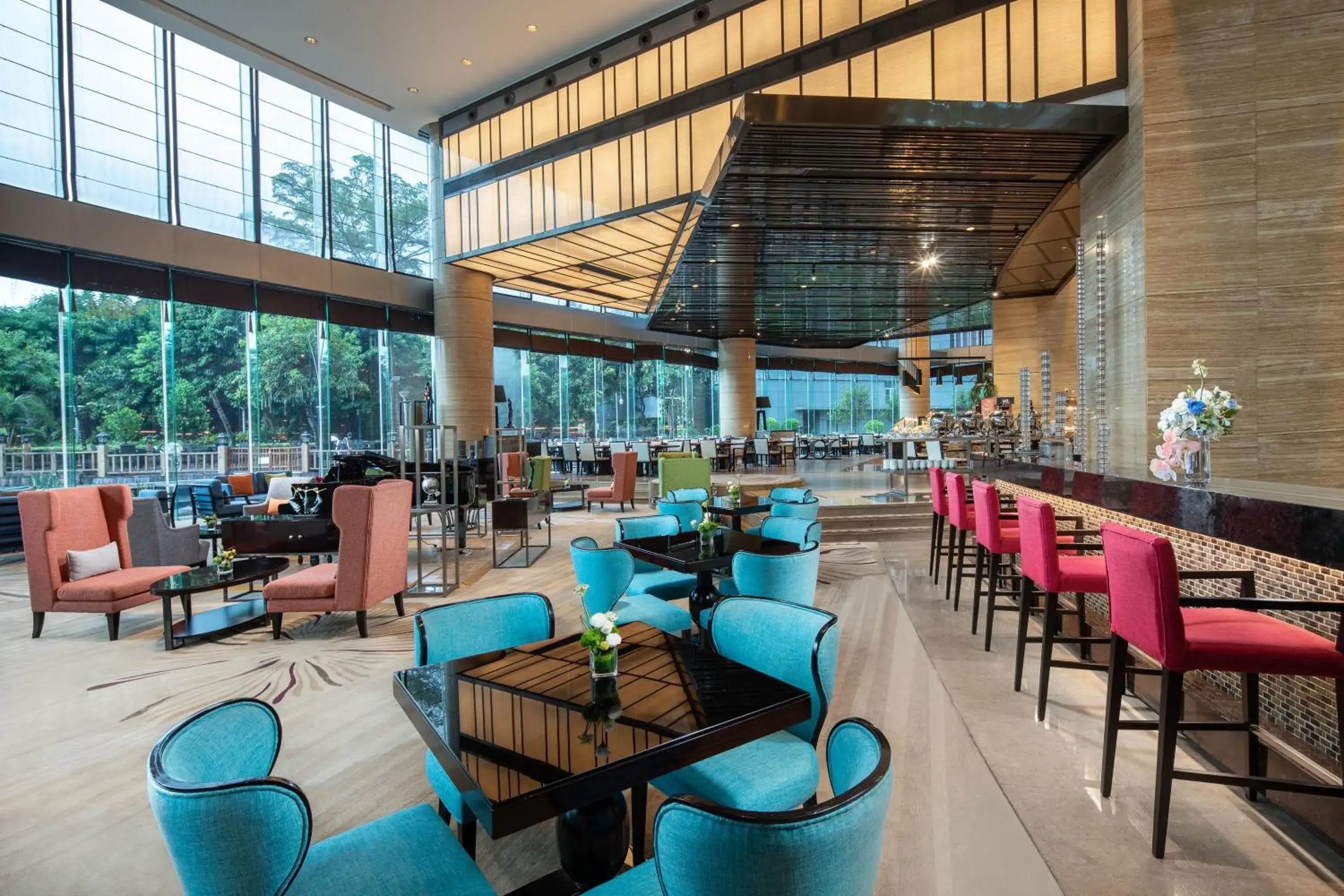 Lounge or bar, Lounge/Bar in Crowne Plaza Huizhou, an IHG Hotel