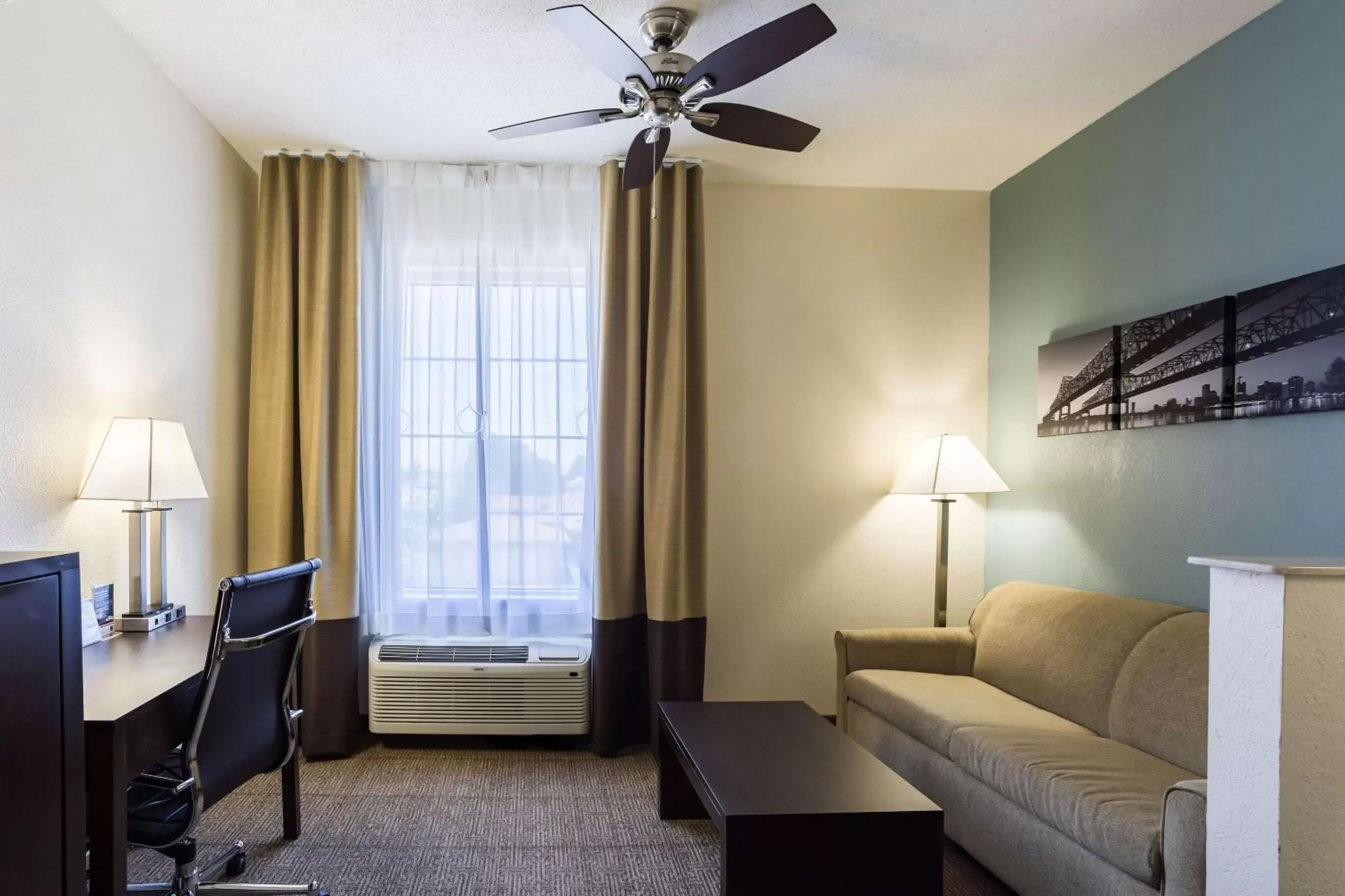 Bedroom, Seating Area in Comfort Suites New Orleans East