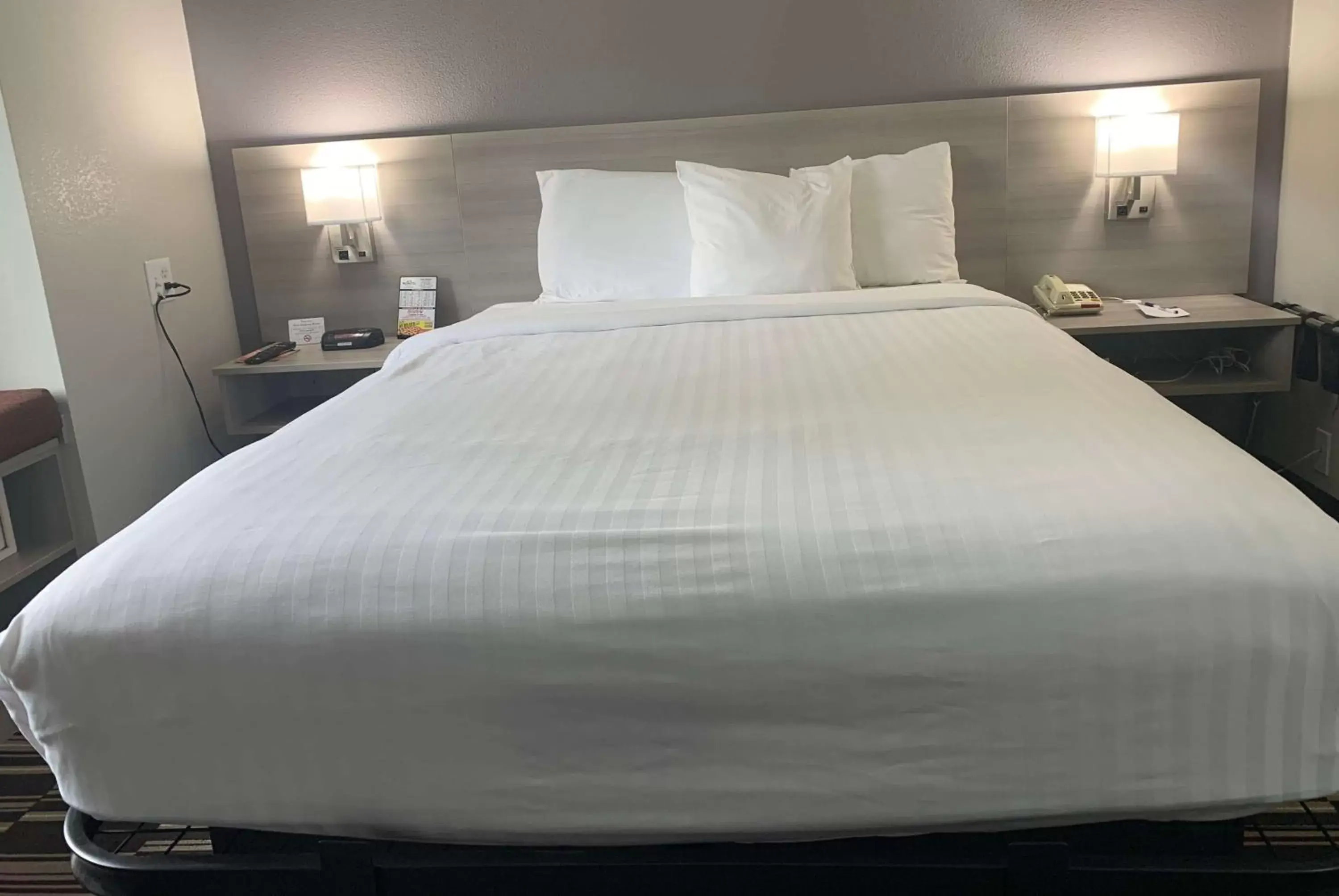 Photo of the whole room, Bed in Microtel Inn by Wyndham Charlotte Airport