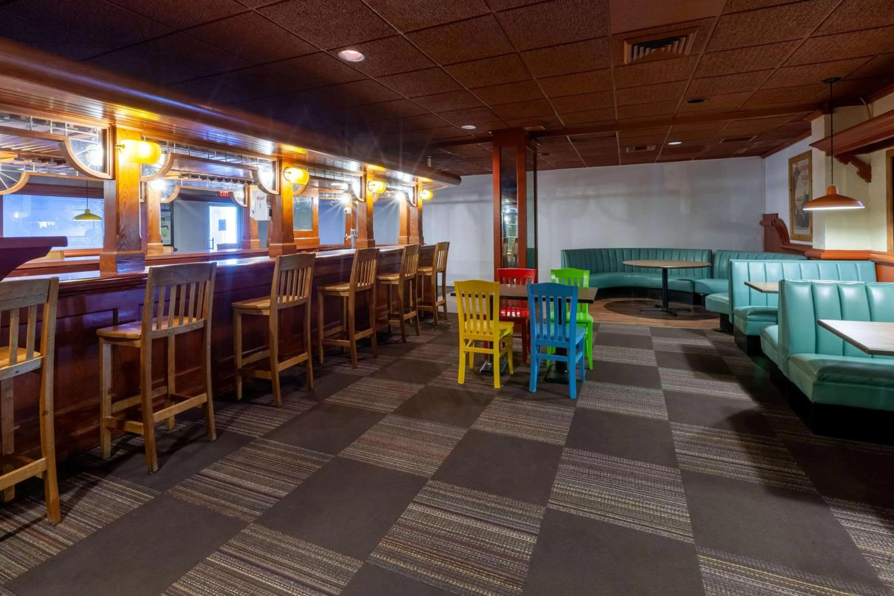 Lounge or bar in Days Inn by Wyndham Sandusky Cedar Point