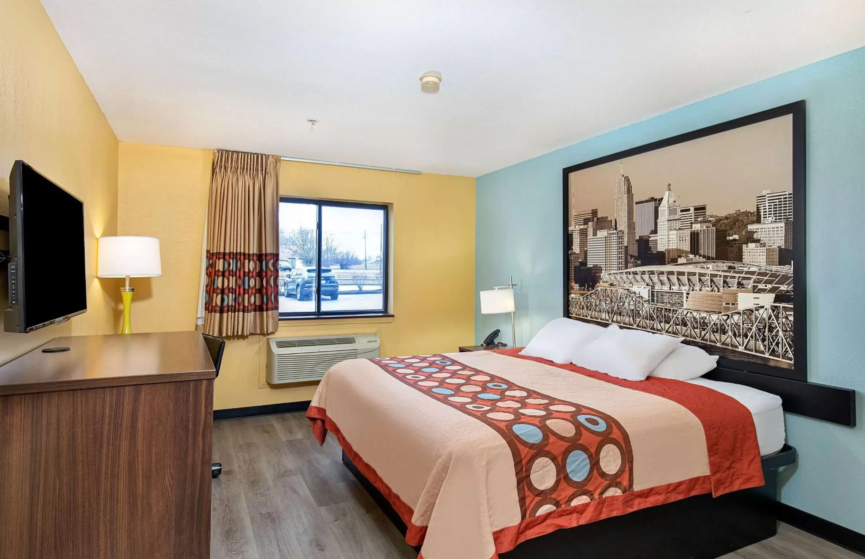 Photo of the whole room, Bed in Super 8 by Wyndham Eddyville/Kuttawa Photo of the whole room, Bed in Super 8 by Wyndham Eddyville/Kuttawa