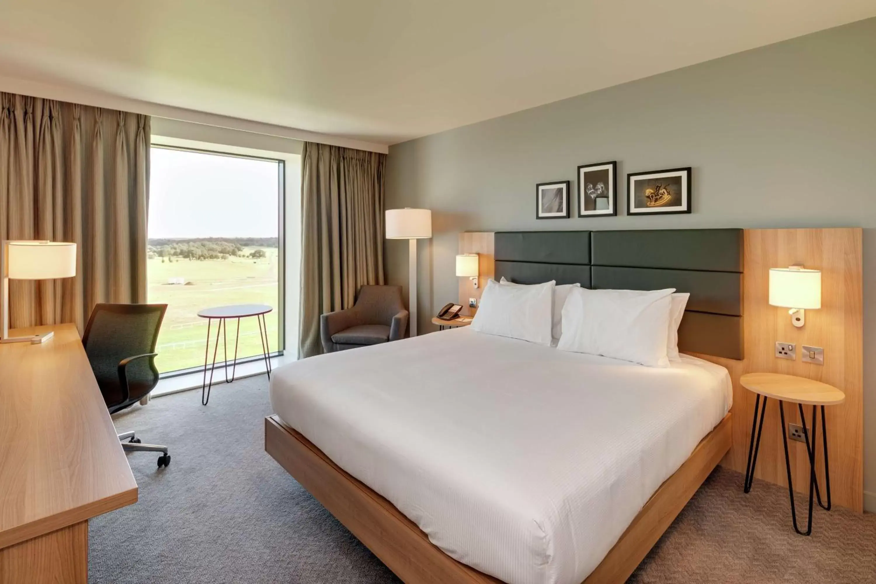 Bedroom, Bed in Hilton Garden Inn Doncaster Racecourse