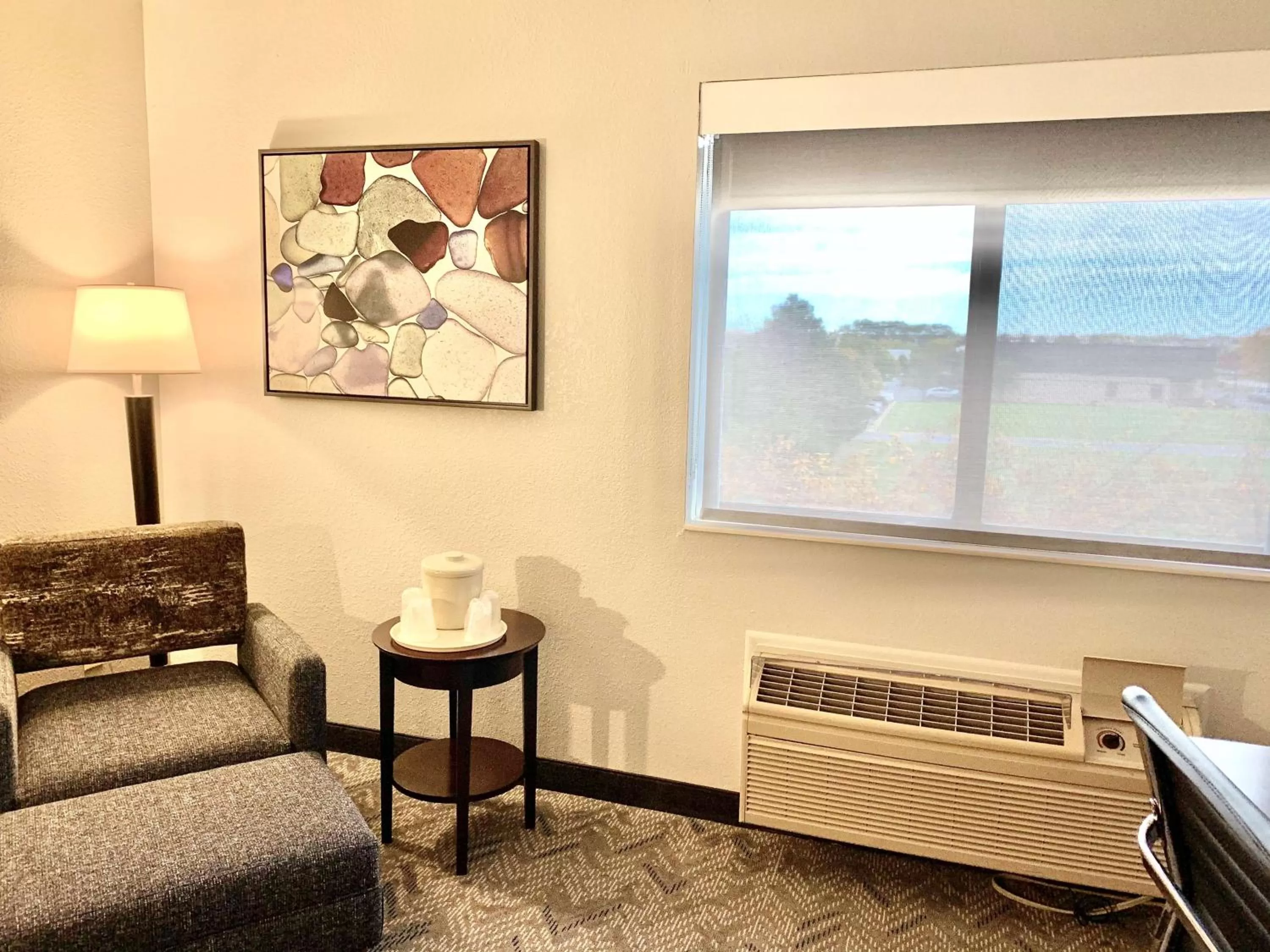 Photo of the whole room, Seating Area in Best Western Oswego Hotel