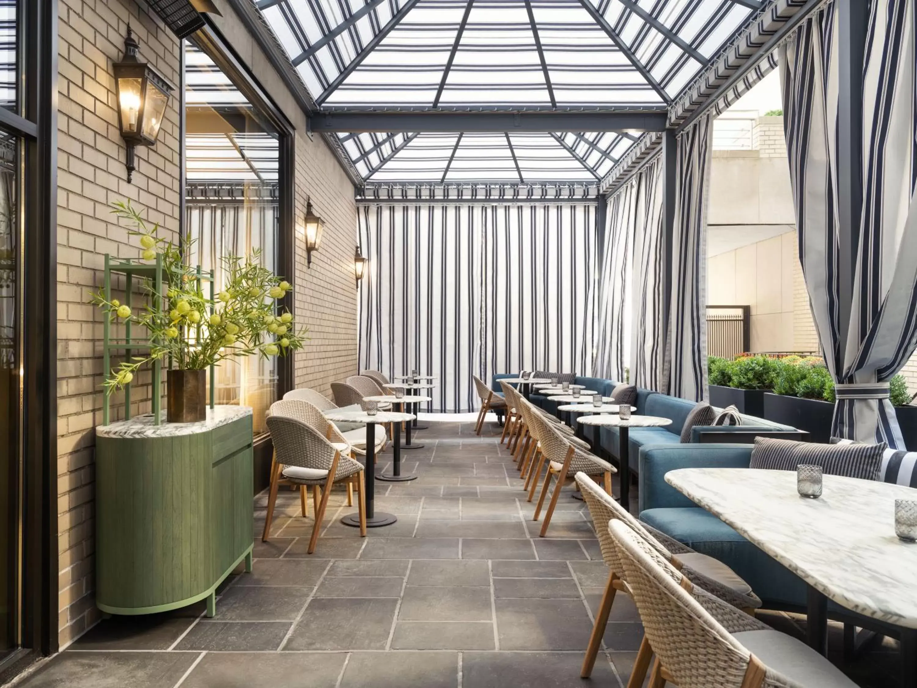 Patio, Restaurant/Places to Eat in Park Lane New York