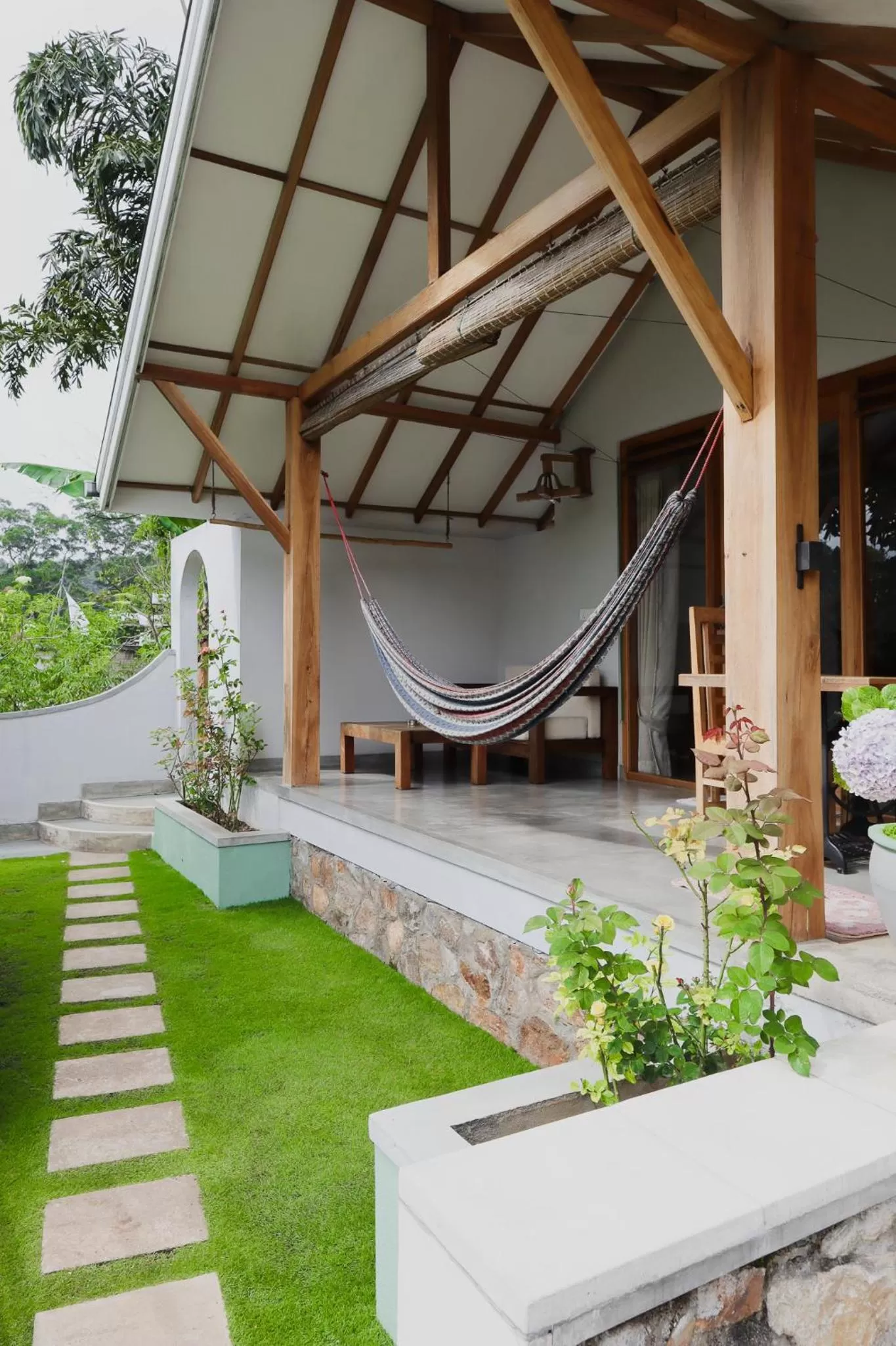 Garden in The One Ella