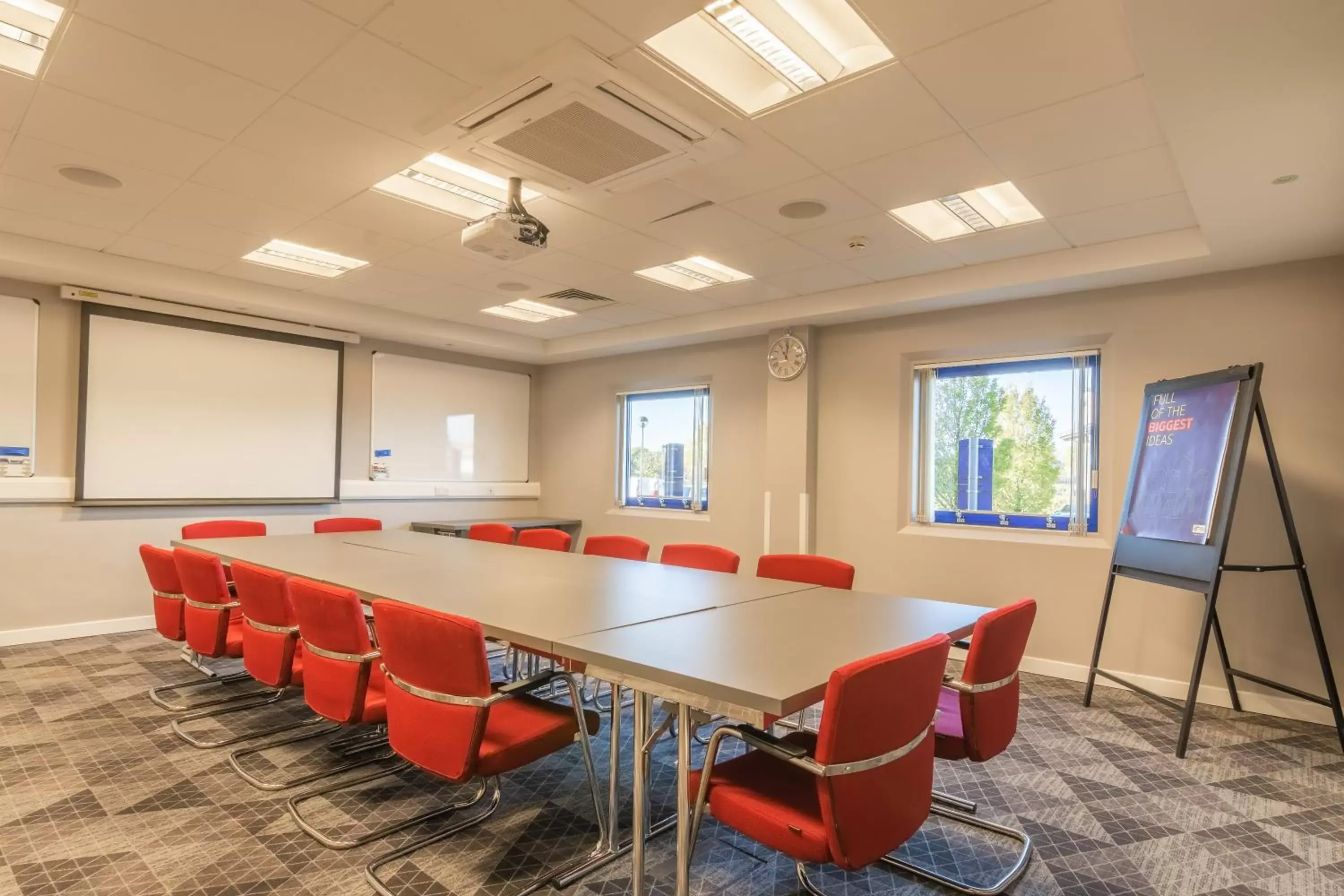 Meeting/conference room in Holiday Inn Express Kettering, an IHG Hotel