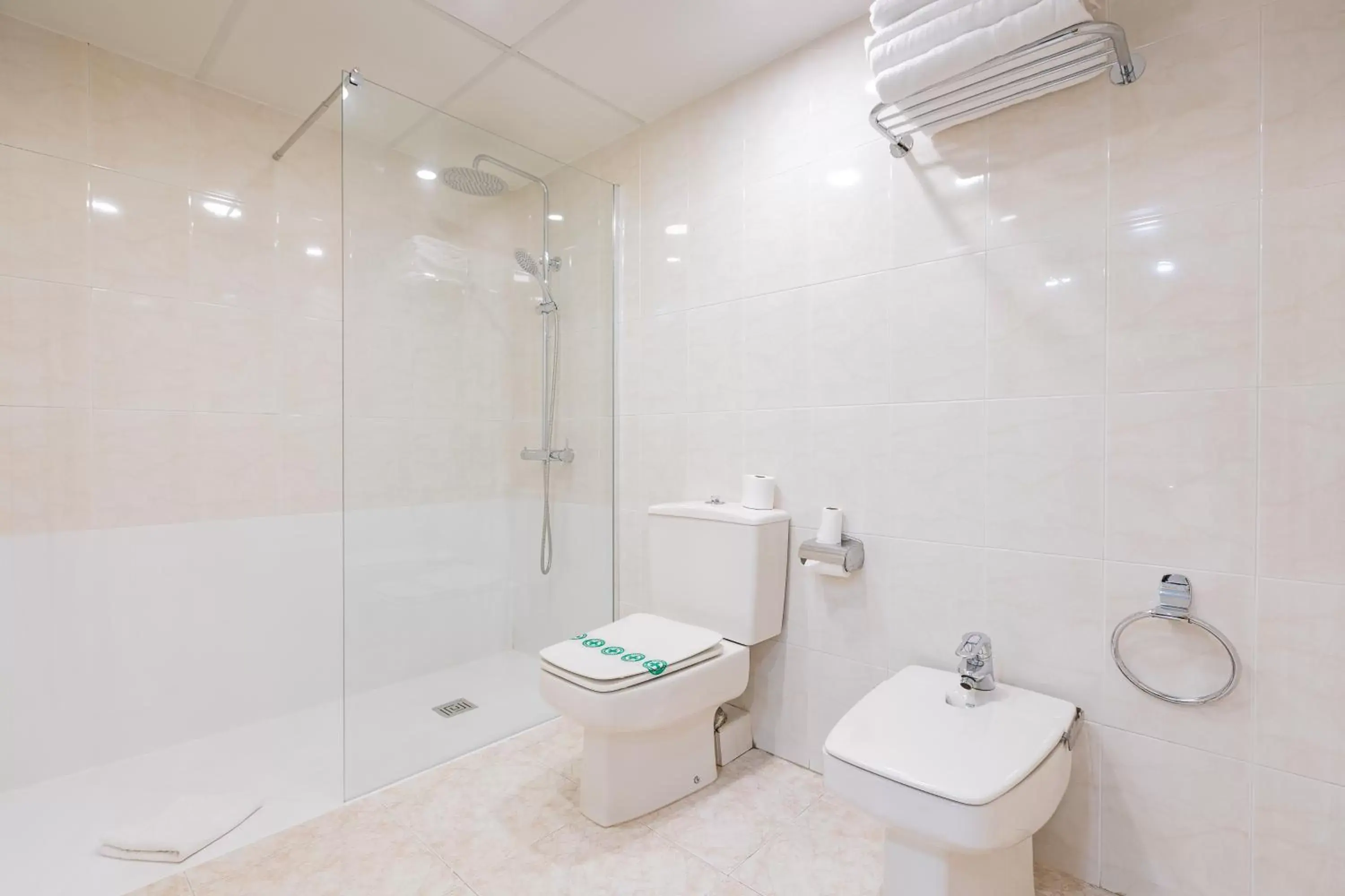 Shower, Bathroom in Hotel Eth Solan & SPA
