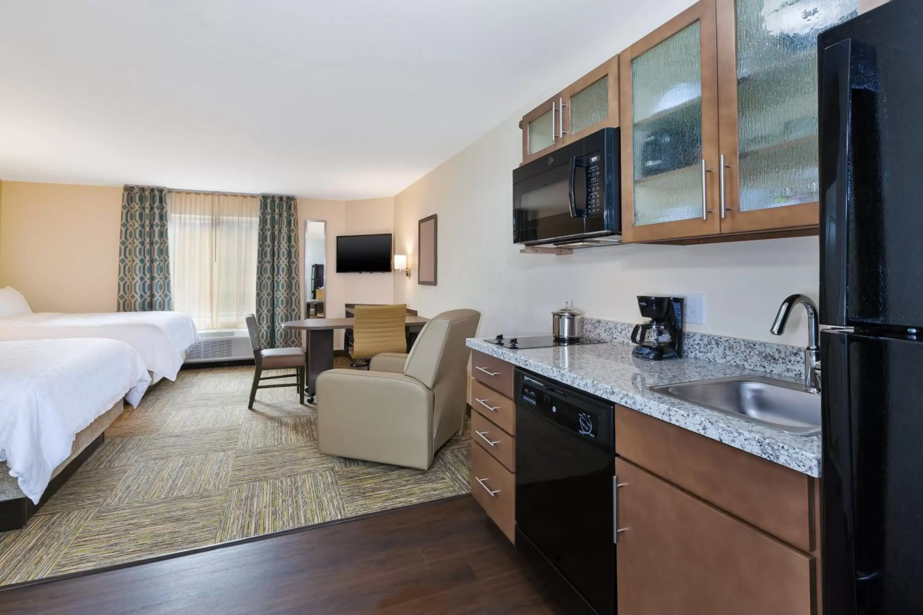 Photo of the whole room, Kitchen/Kitchenette in Candlewood Suites Louisville - NE Downtown Area, an IHG Hotel