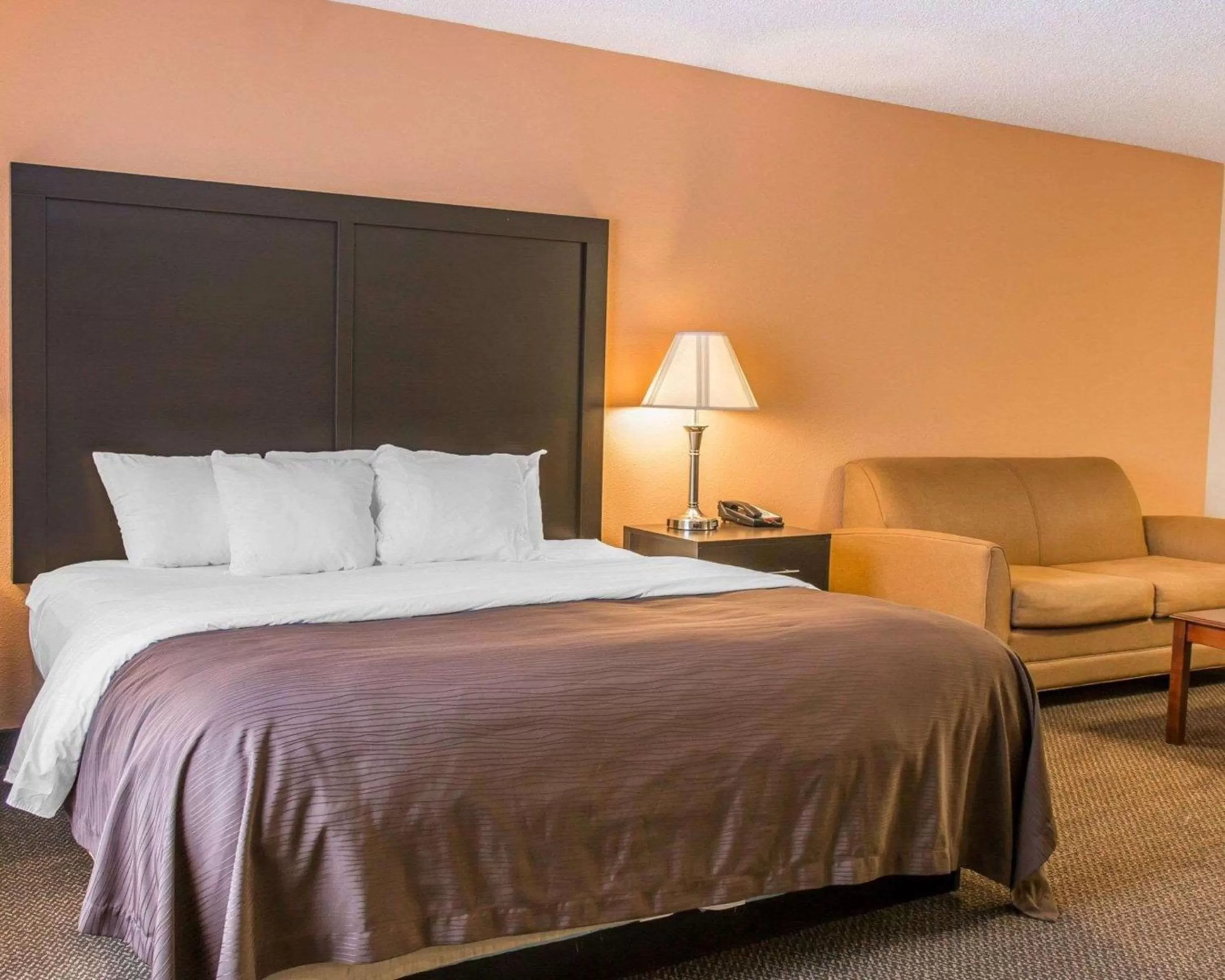 Bedroom, Bed in Quality Inn & Suites Niles