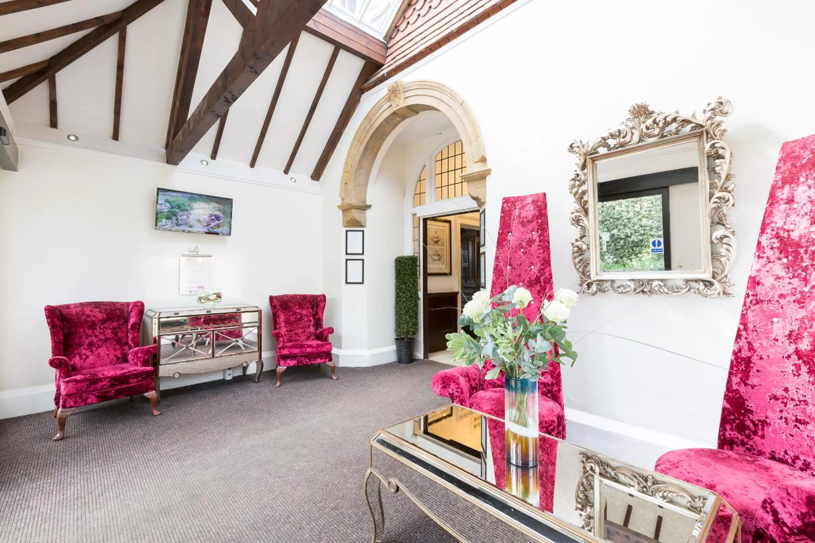 Facade/entrance in De Rougemont Manor