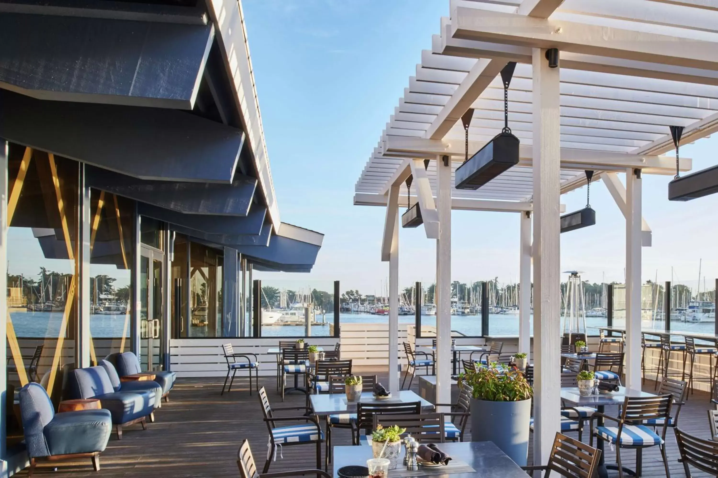 Property building, Restaurant/Places to Eat in DoubleTree by Hilton Hotel Berkeley Marina
