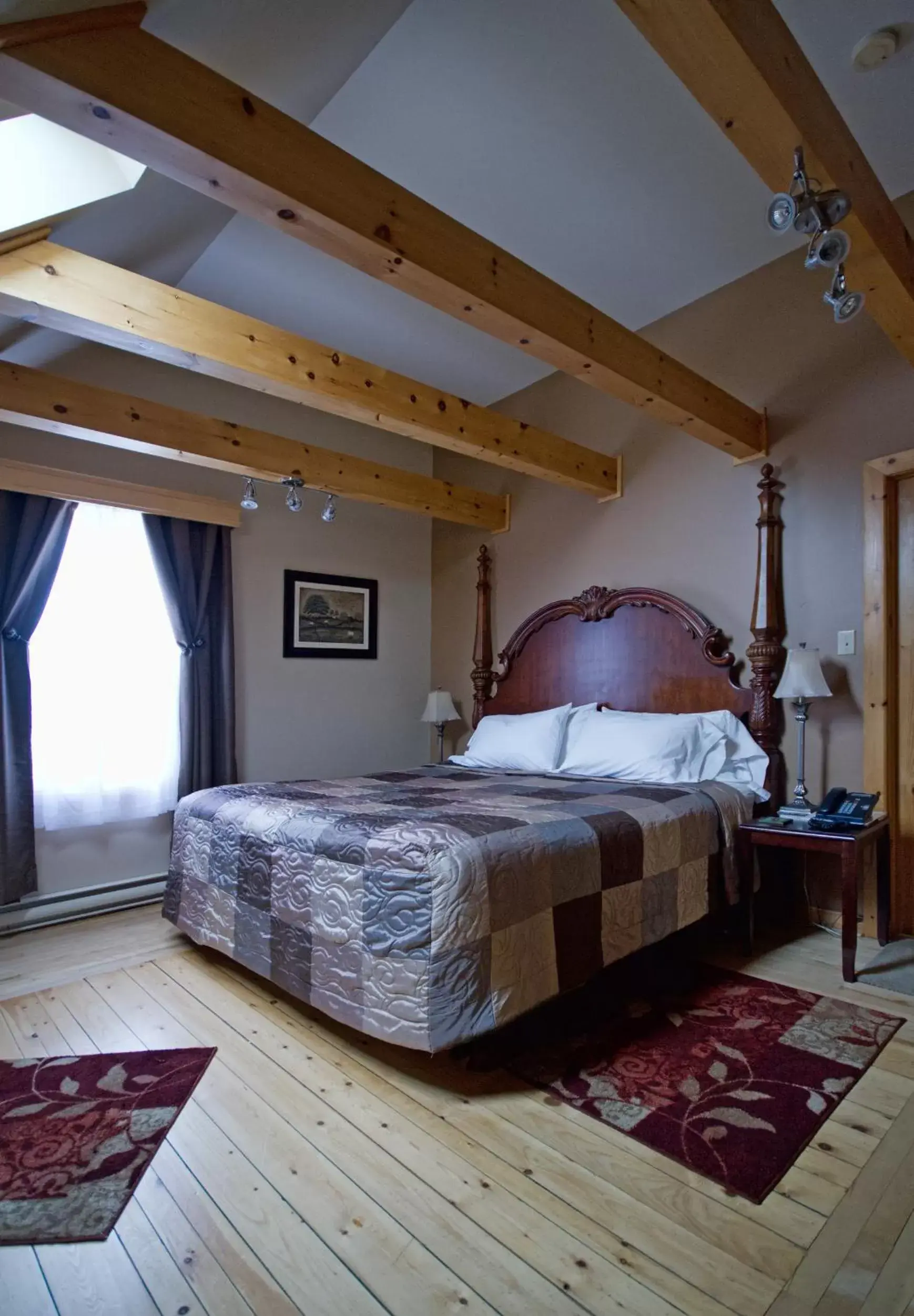 Bedroom, Bed in Mackenzie Motel & Cottages