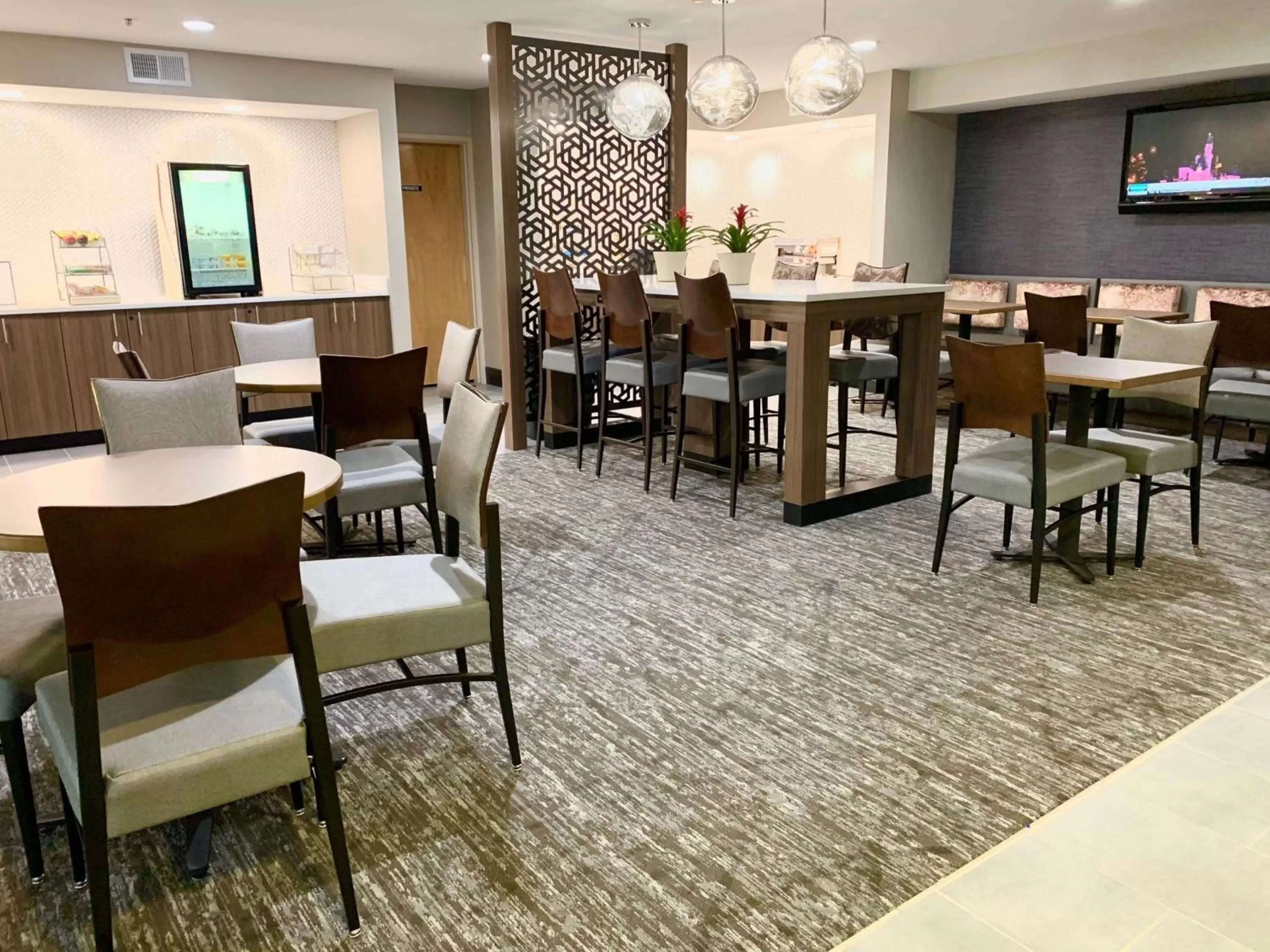 Breakfast, Restaurant/Places to Eat in Best Western Oswego Hotel