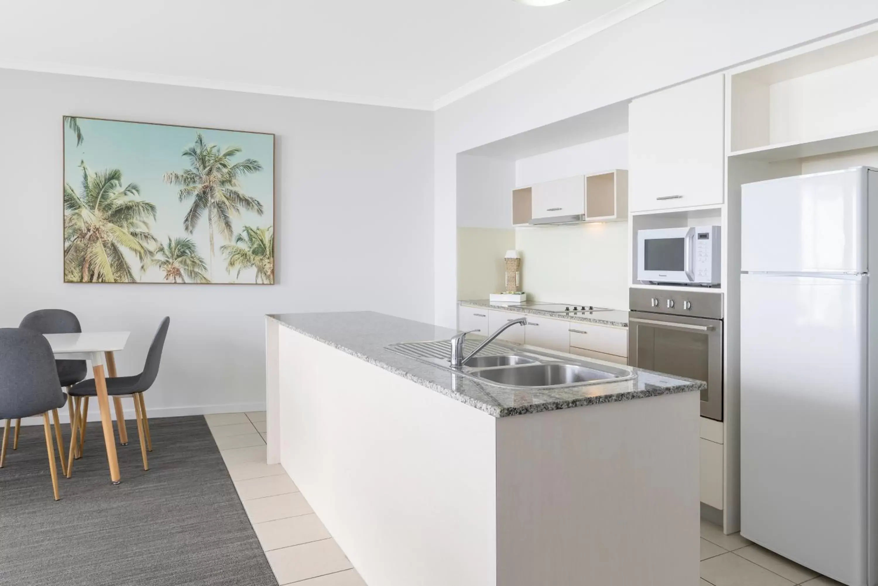 kitchen, Kitchen/Kitchenette in Ramada By Wyndham Marcoola Beach