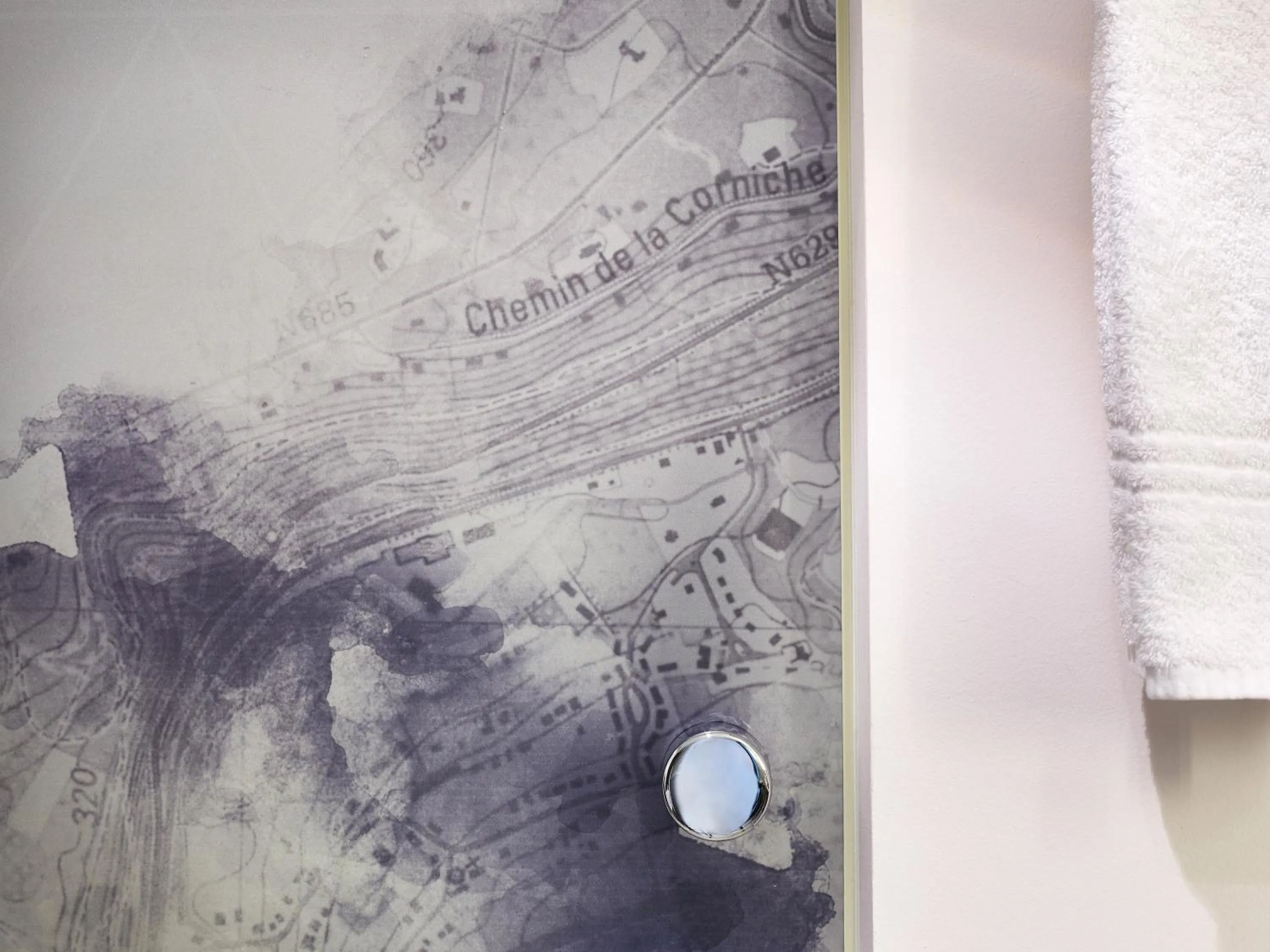 Bathroom, Bed in Radisson BLU Palace Hotel, Spa