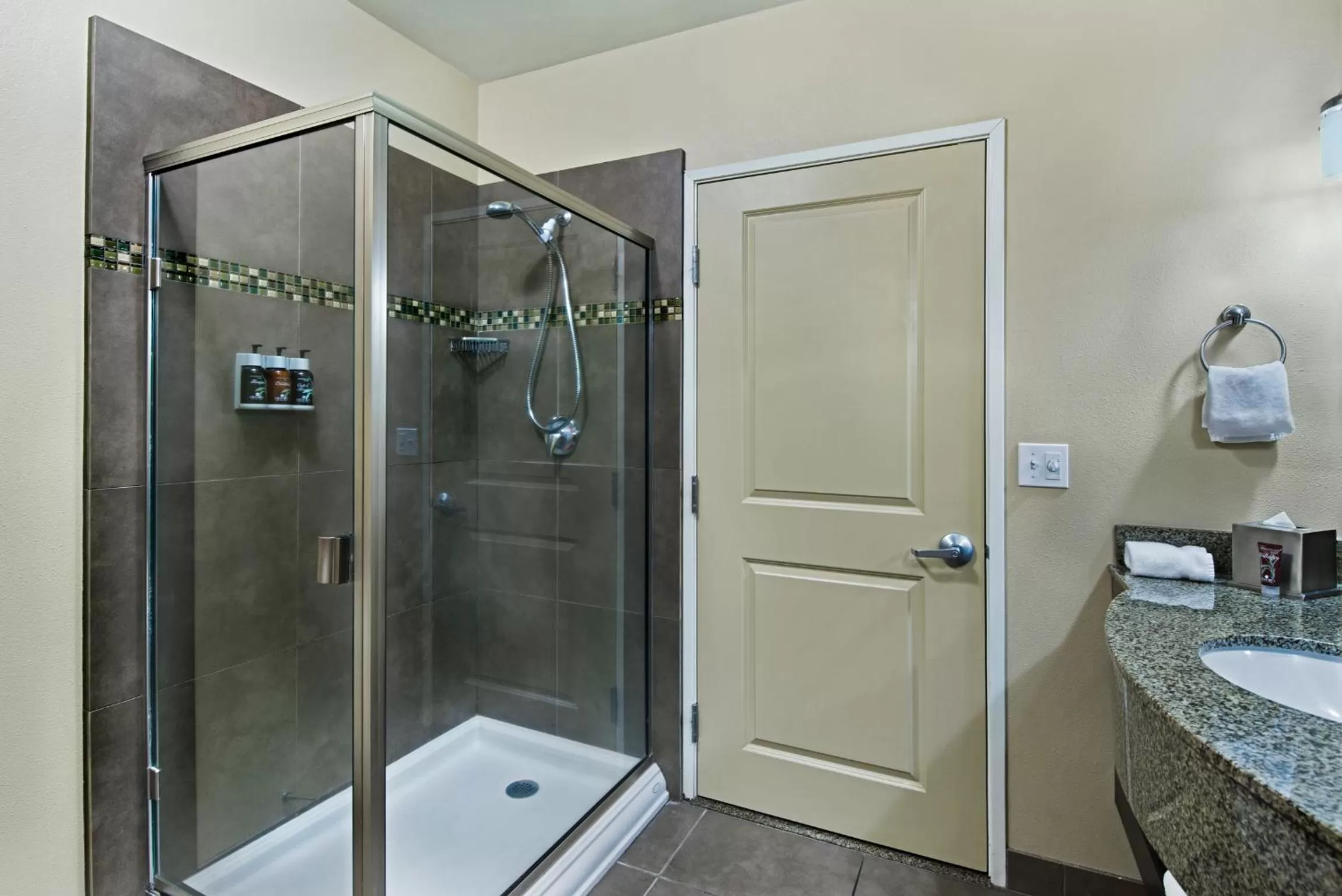 Shower in Oxford Suites Silverdale