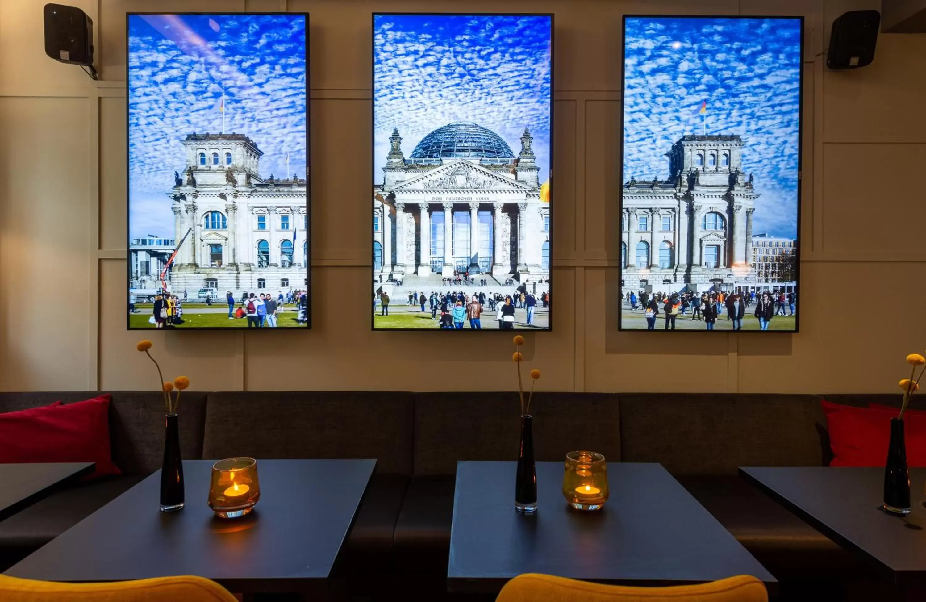 Lounge or bar, Restaurant/Places to Eat in Leonardo Royal Hotel Berlin Alexanderplatz