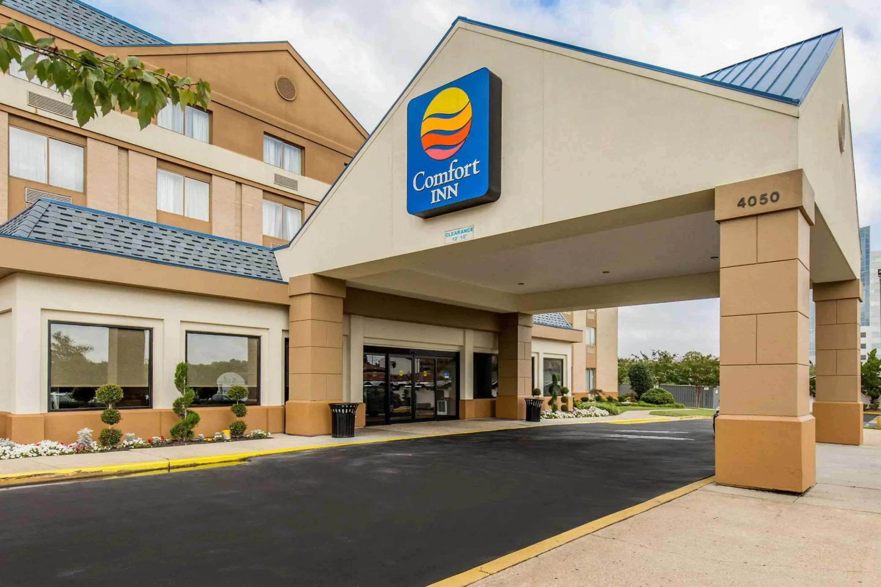 Property building in Comfort Inn College Park North
