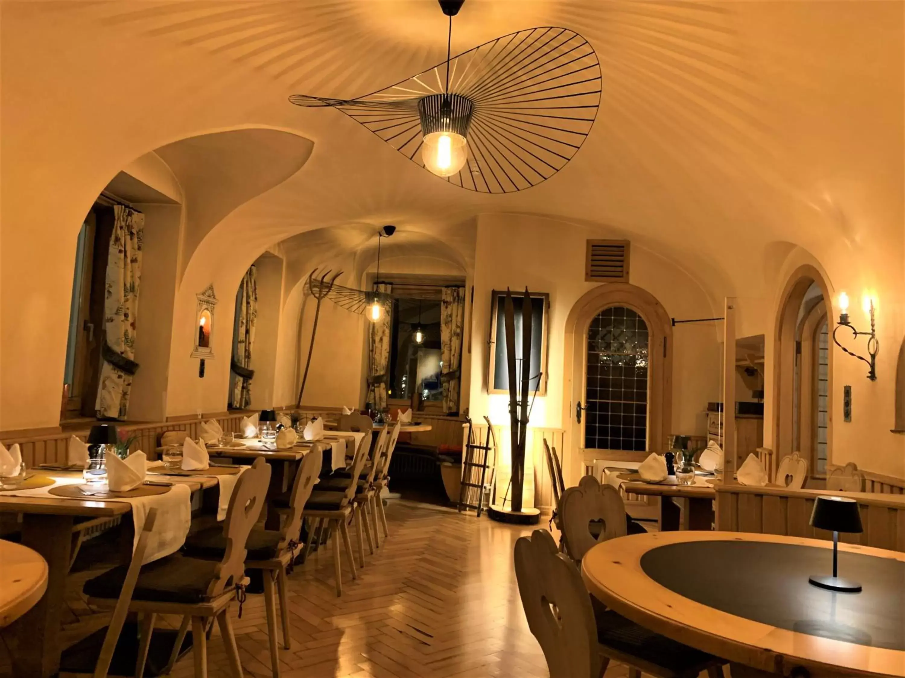 Restaurant/Places to Eat in Hotel Bernina