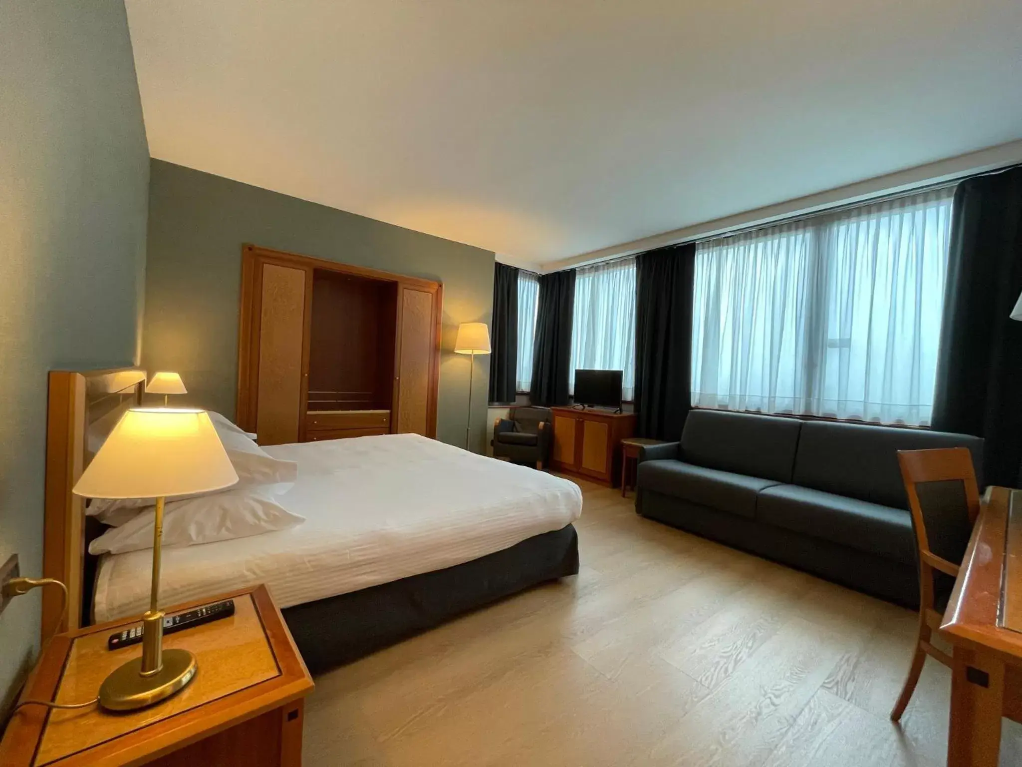 Photo of the whole room, Bed in Crowne Plaza Milan Linate, an IHG Hotel