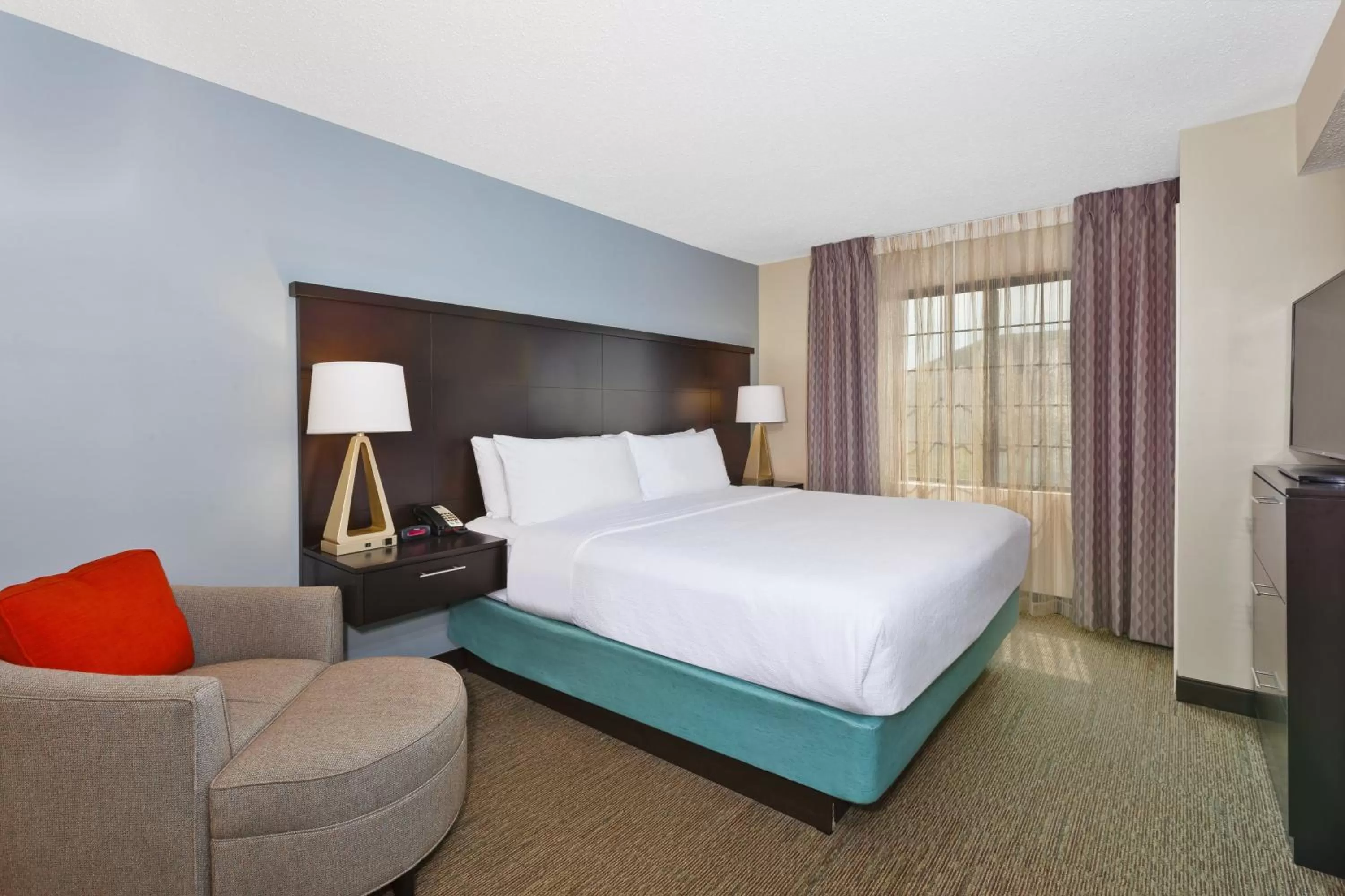Photo of the whole room, Bed in Staybridge Suites Detroit-Utica by IHG