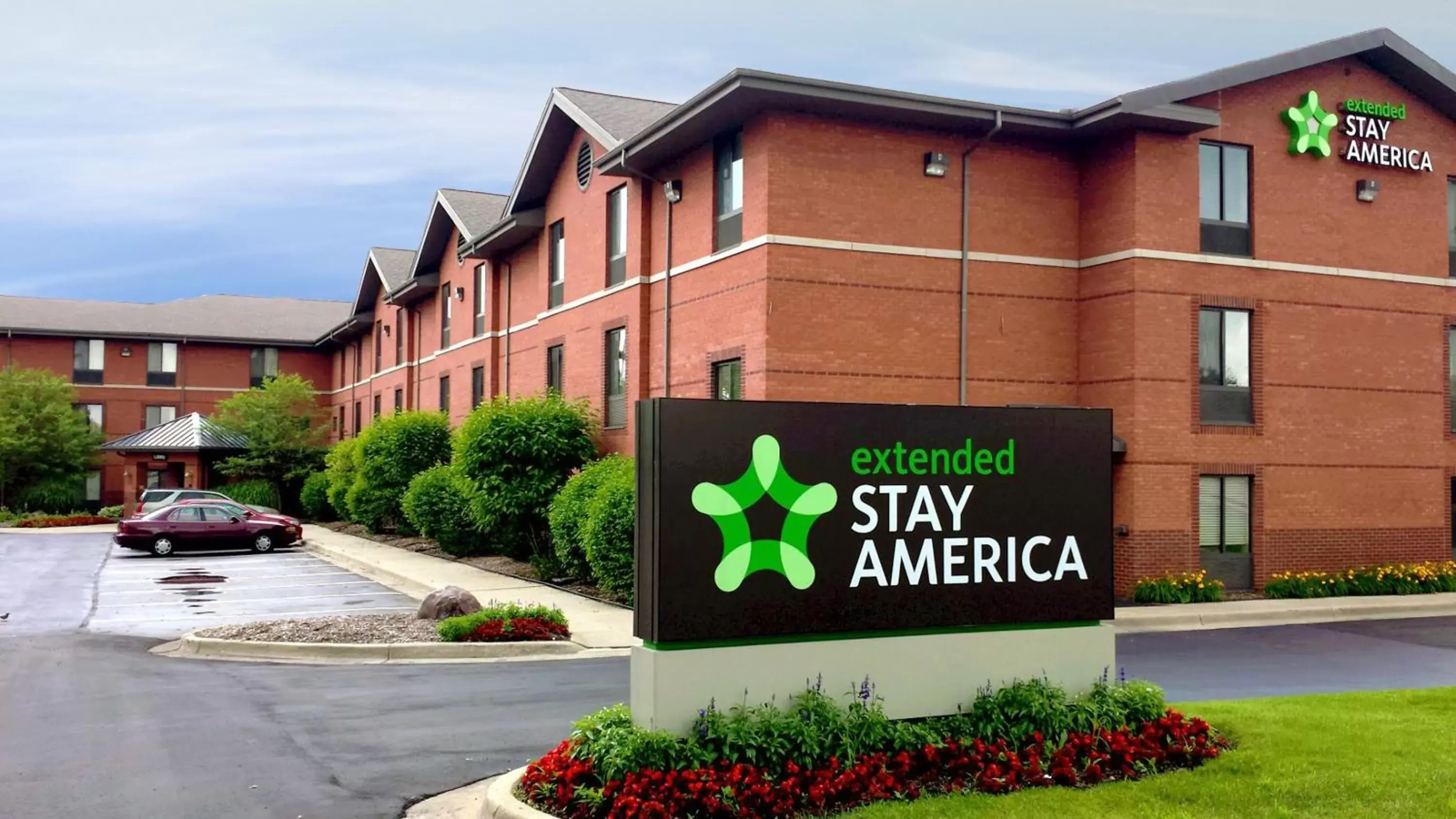 Property building in Extended Stay America Select Suites - Detroit - Ann Arbor - University South