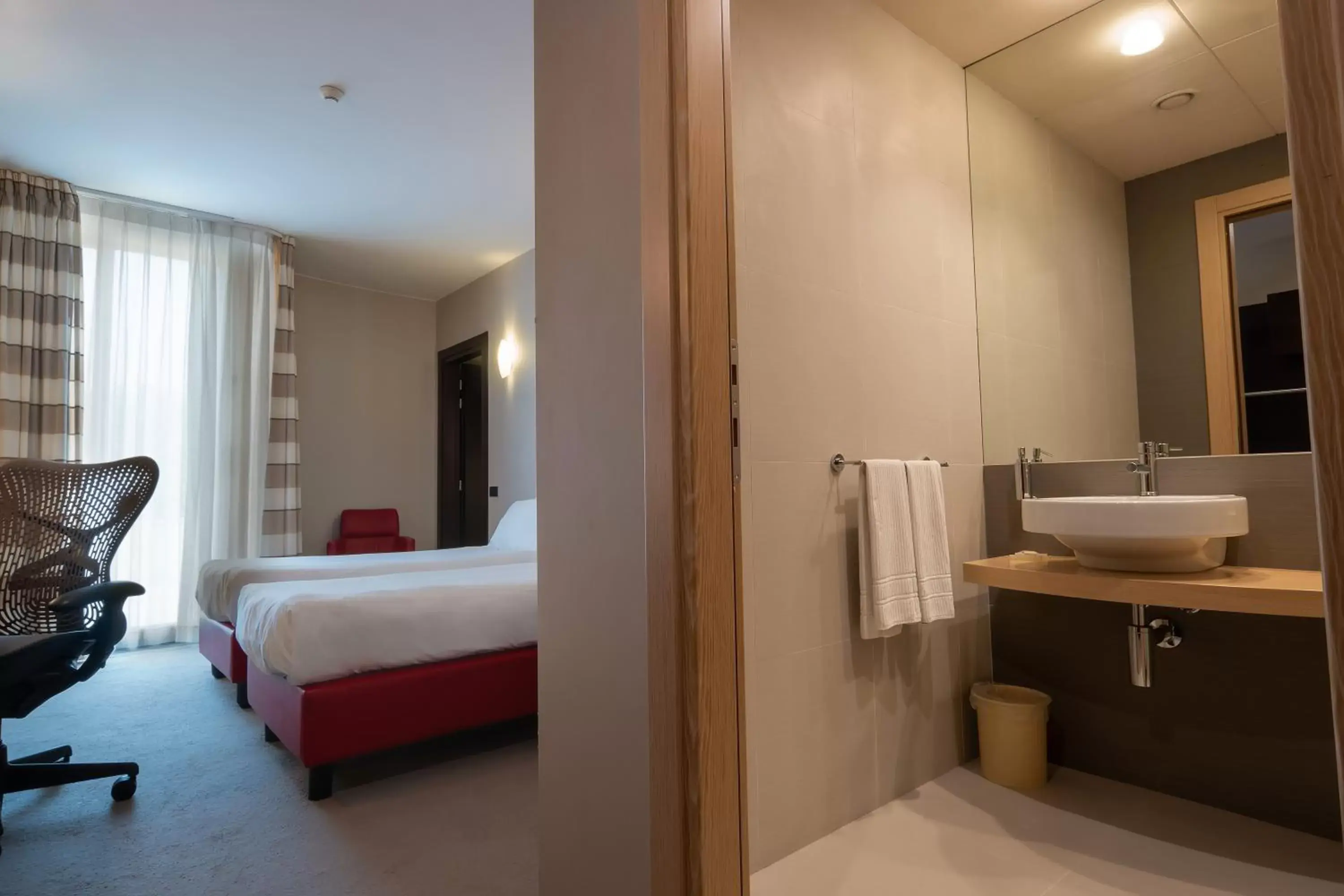 Bed, Bathroom in UNAHOTELS MH Matera