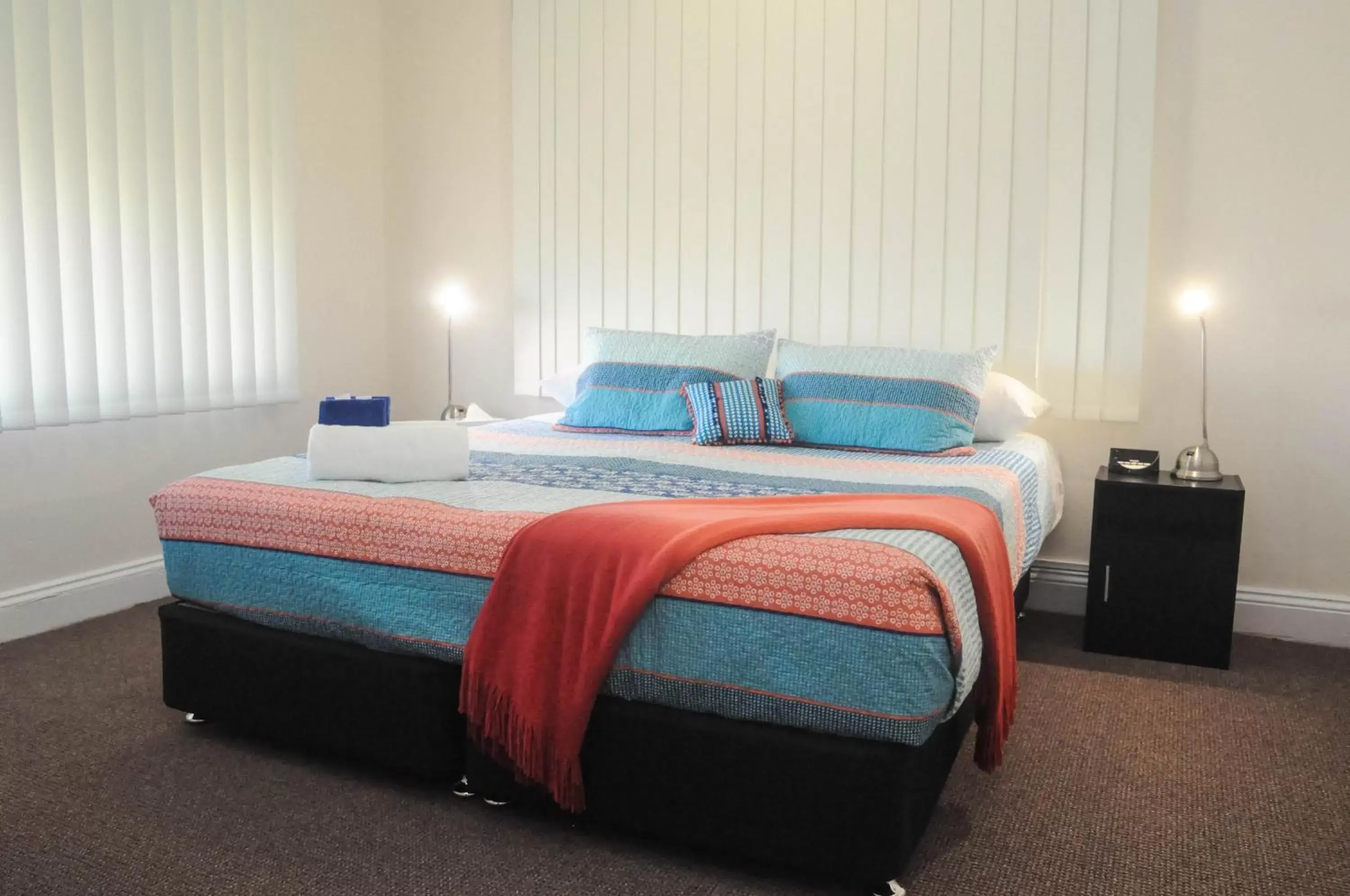 Bed in Dubbo RSL Club Motel