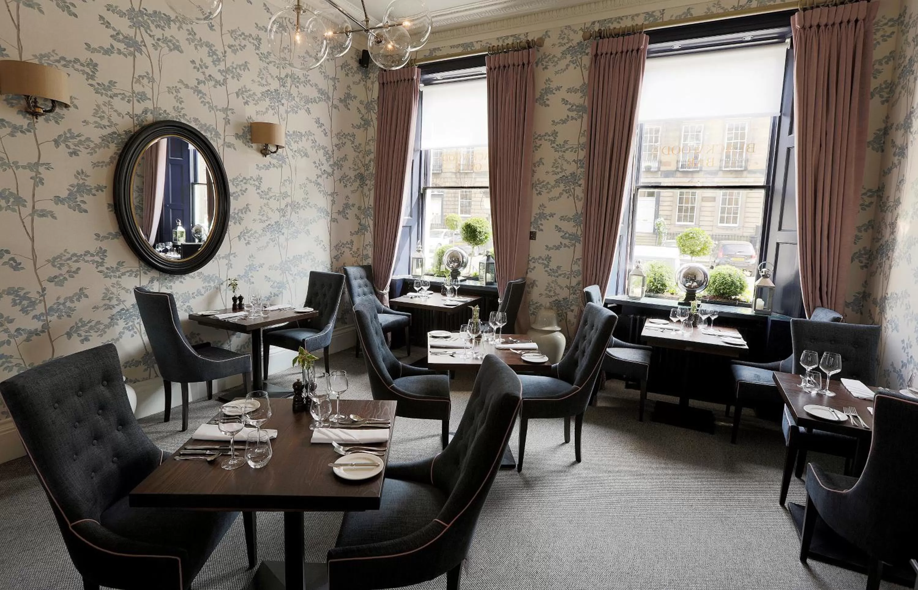 Restaurant/places to eat in Nira Caledonia