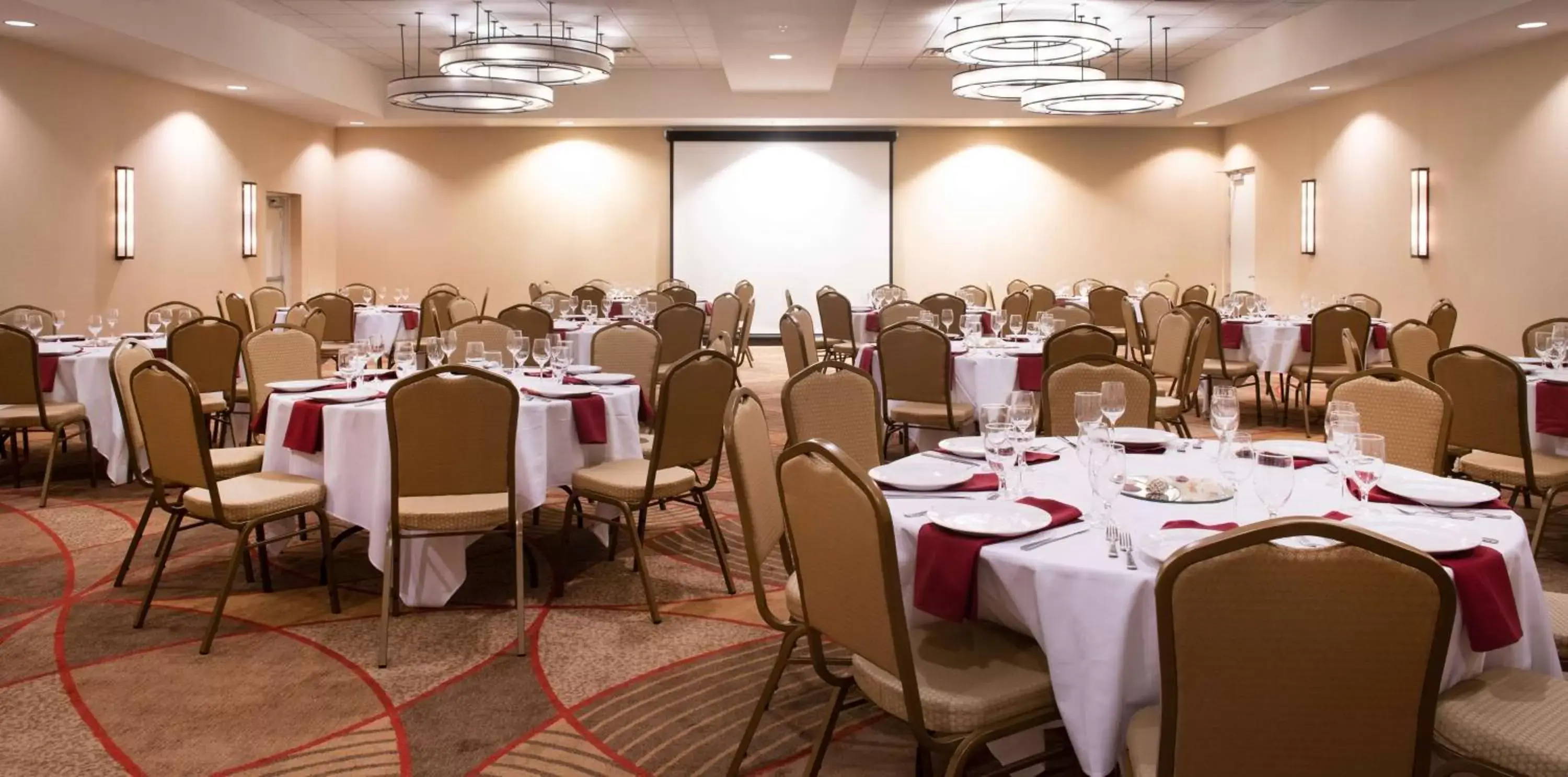 Meeting/conference room, Restaurant/Places to Eat in DoubleTree Hotel & Suites Charleston Airport