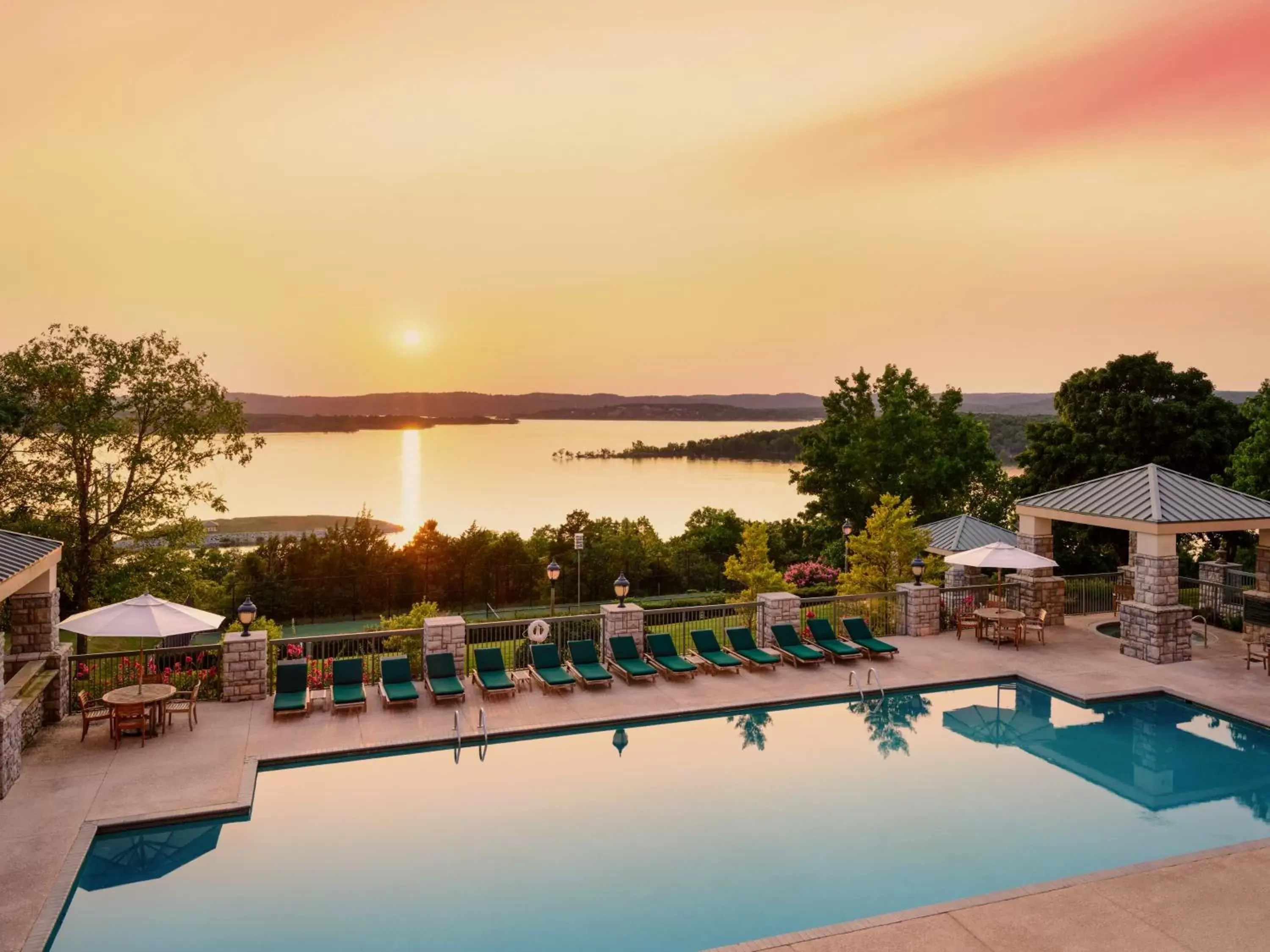 Swimming Pool in Chateau on the Lake Resort Spa and Convention Center