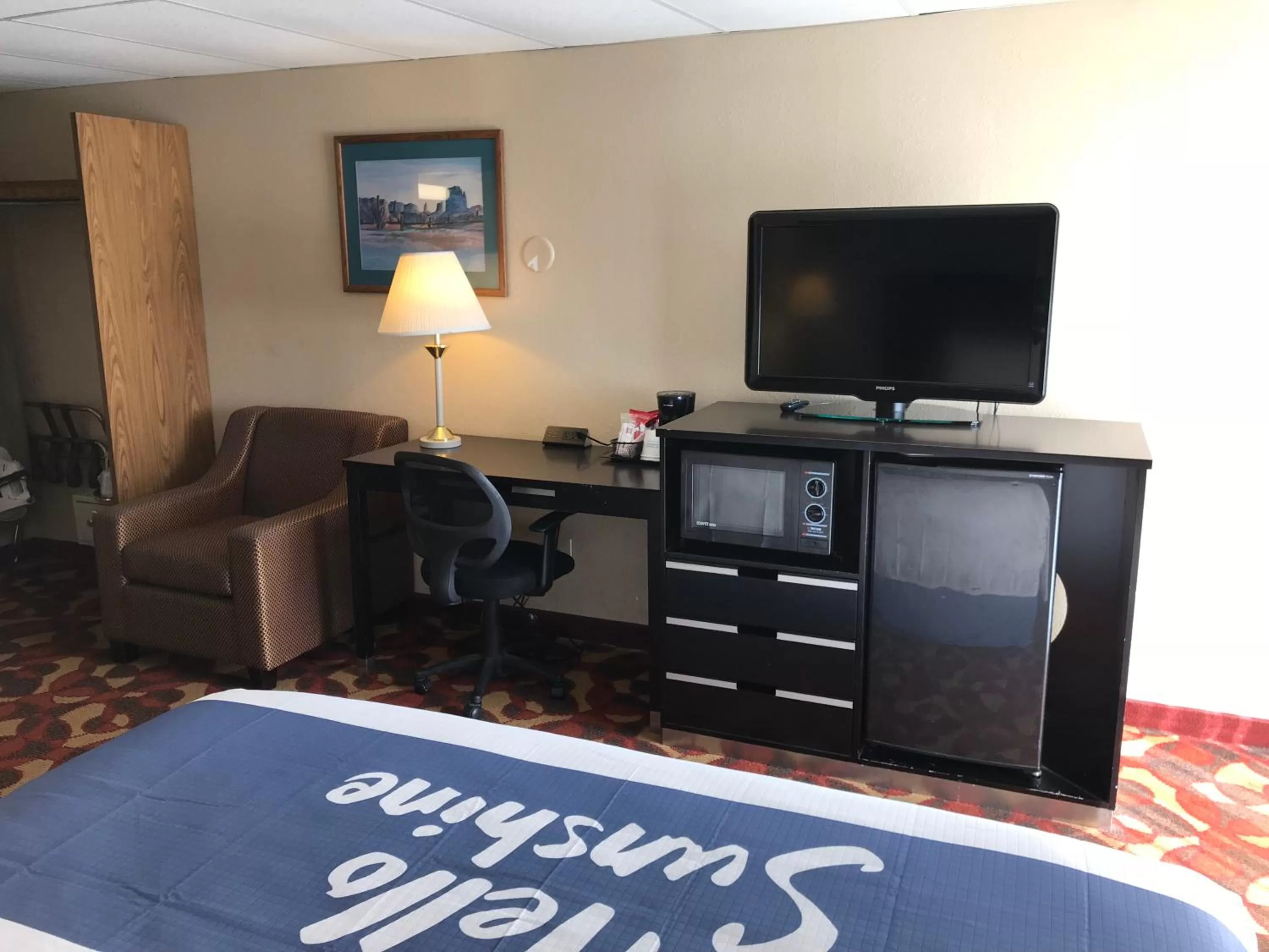 TV and multimedia in Days Inn By Wyndham Carlisle North