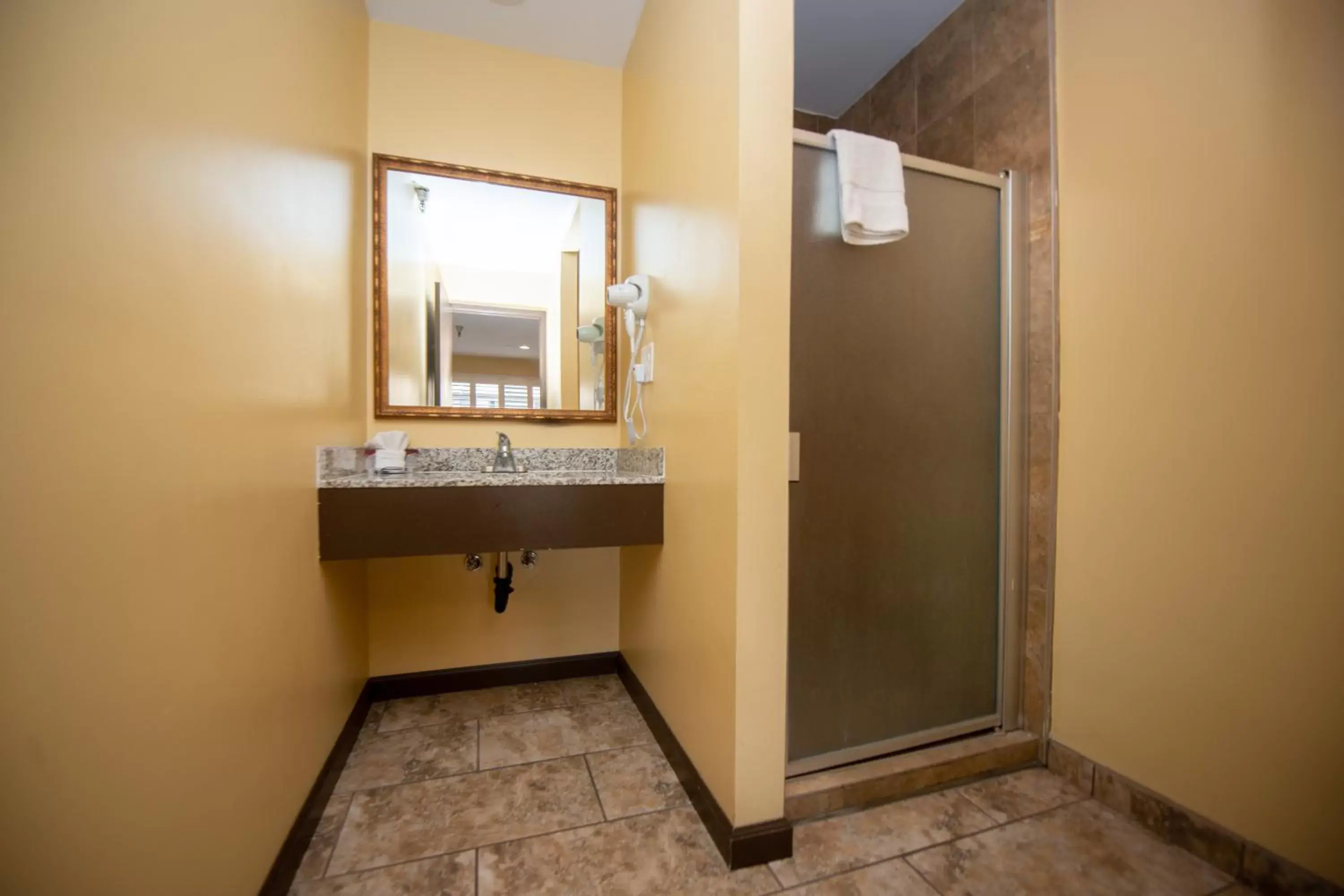 Bathroom in Casa Bella Inn- Huntington Park