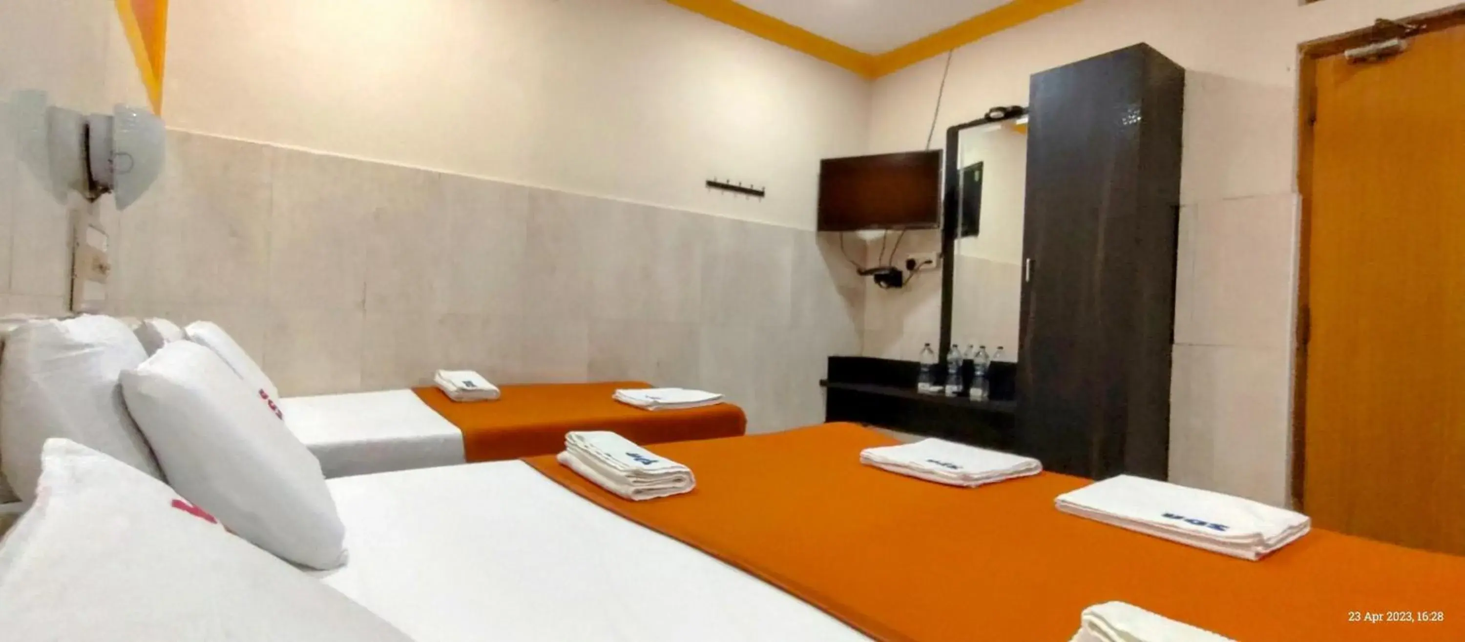 TV and multimedia, Bed in Sarovara Deluxe Rooms