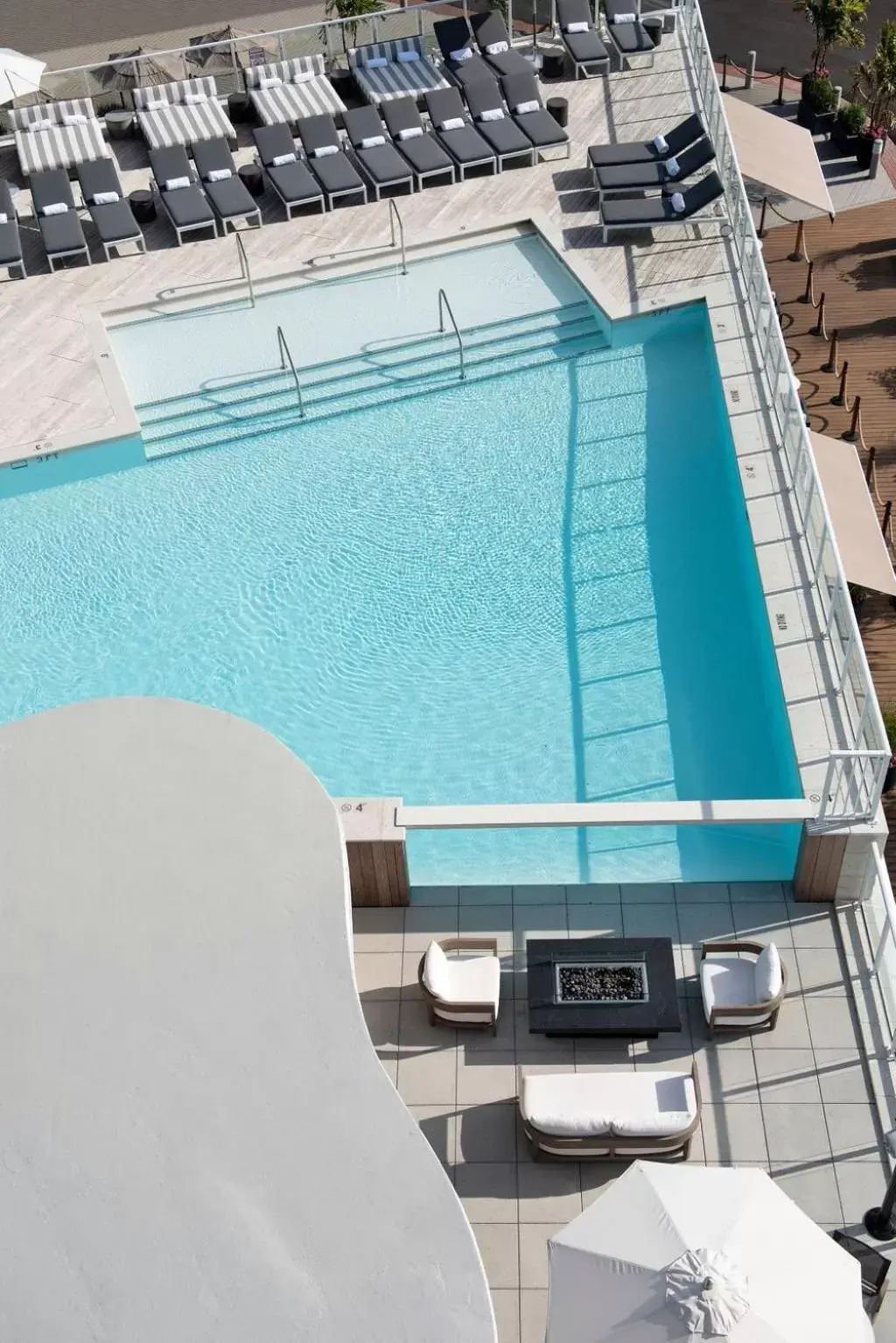 Pool view in Wave Resort Pool view in Wave Resort