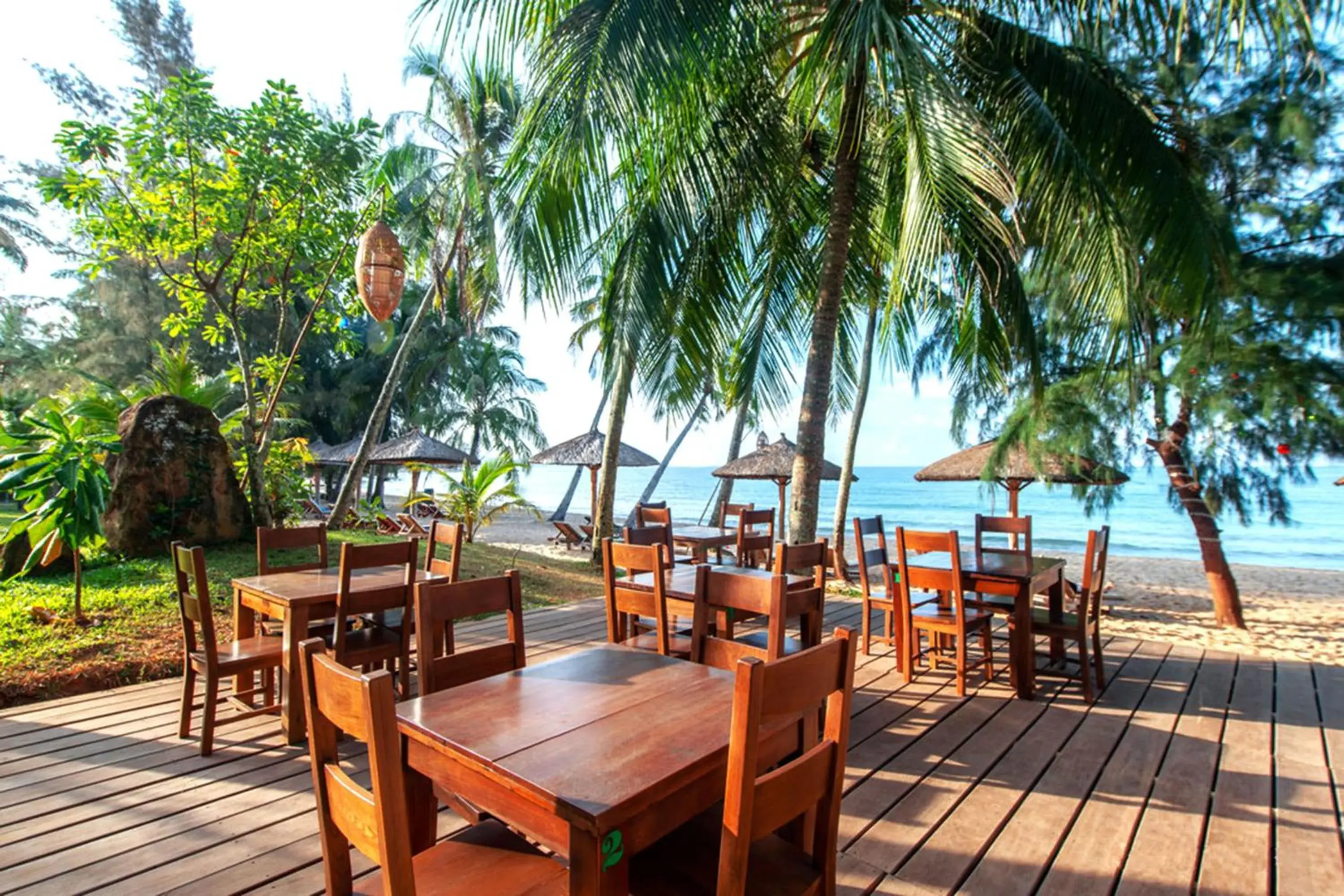 Restaurant/Places to Eat in Coco Palm Beach Resort & Spa