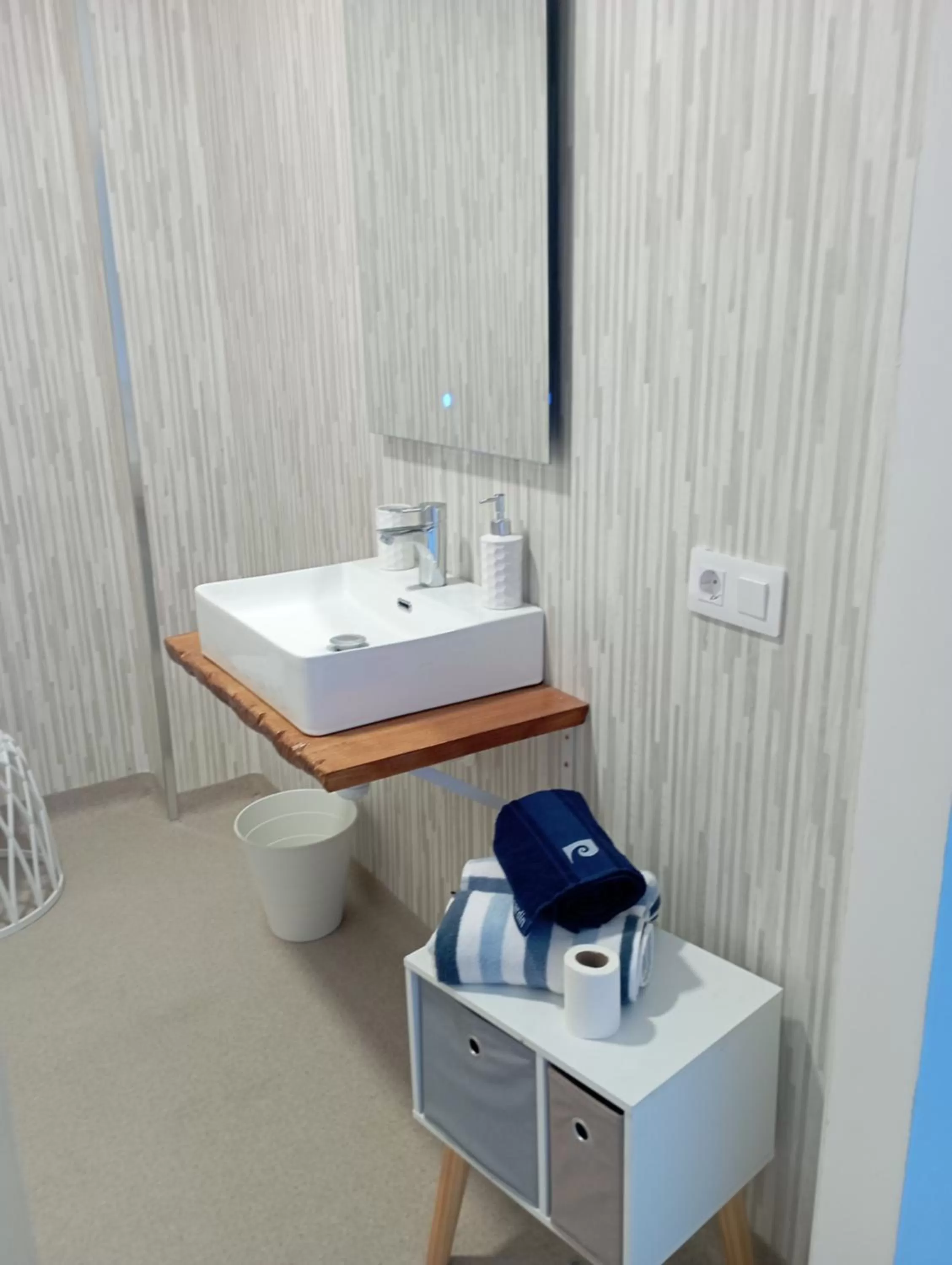 Shower, Bathroom in Cabezo Buñuel Hostal