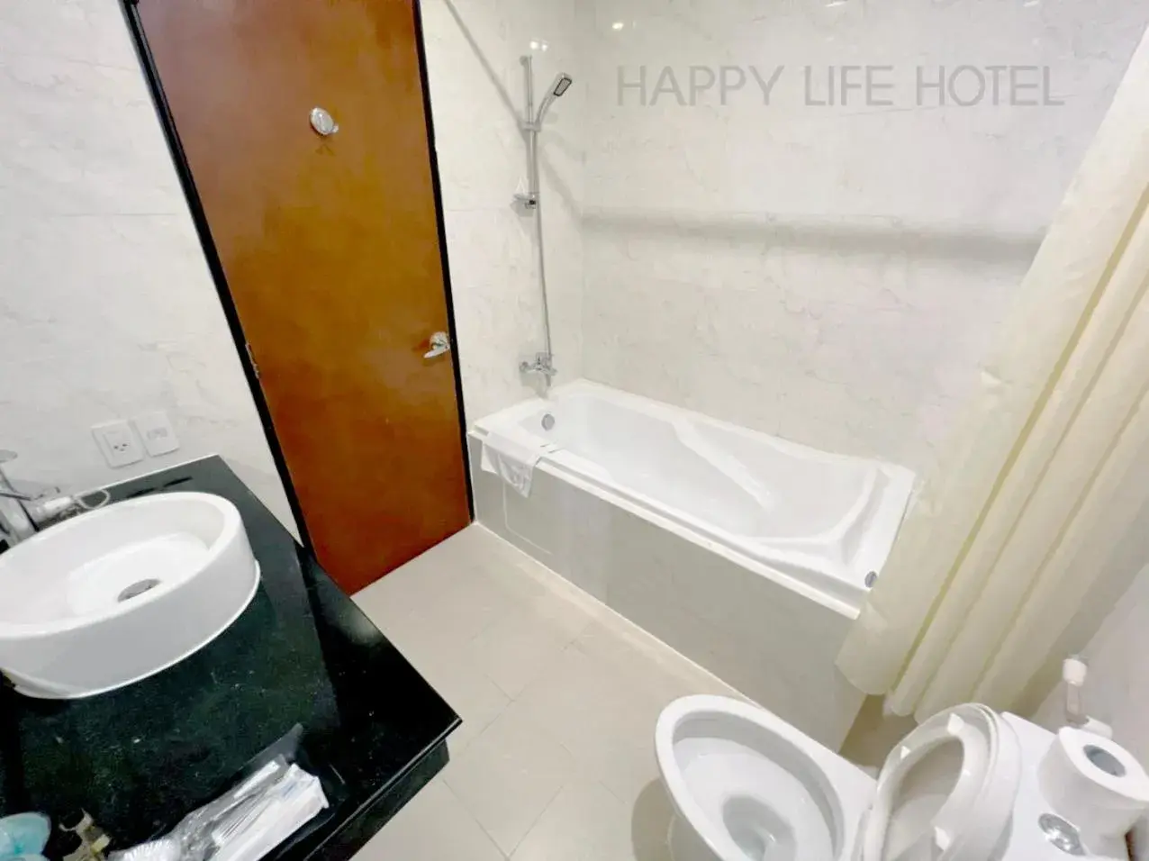 Bathroom in Happy Life Hotel