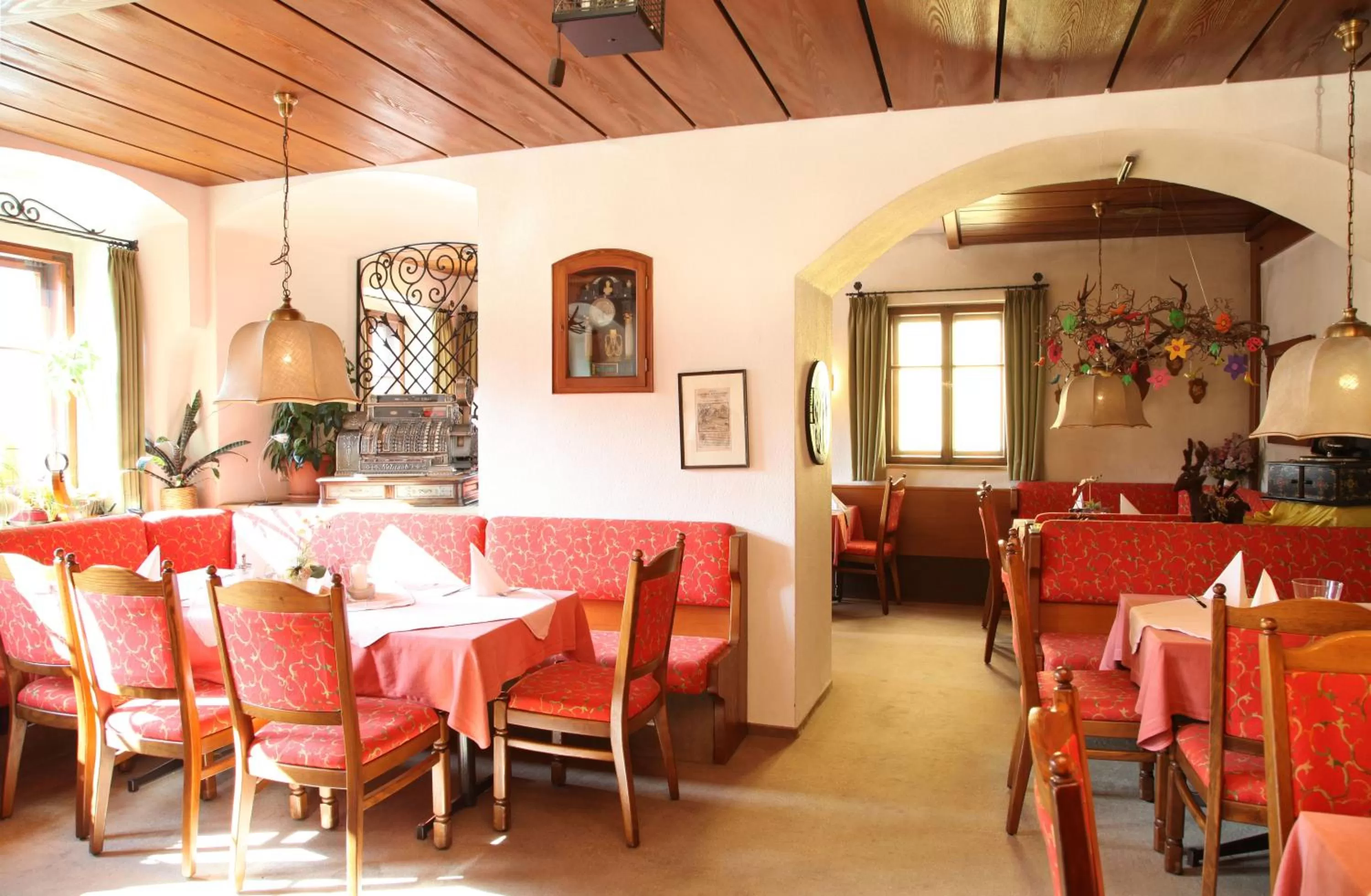 Restaurant/places to eat in Hotel-Landgasthof Schuster
