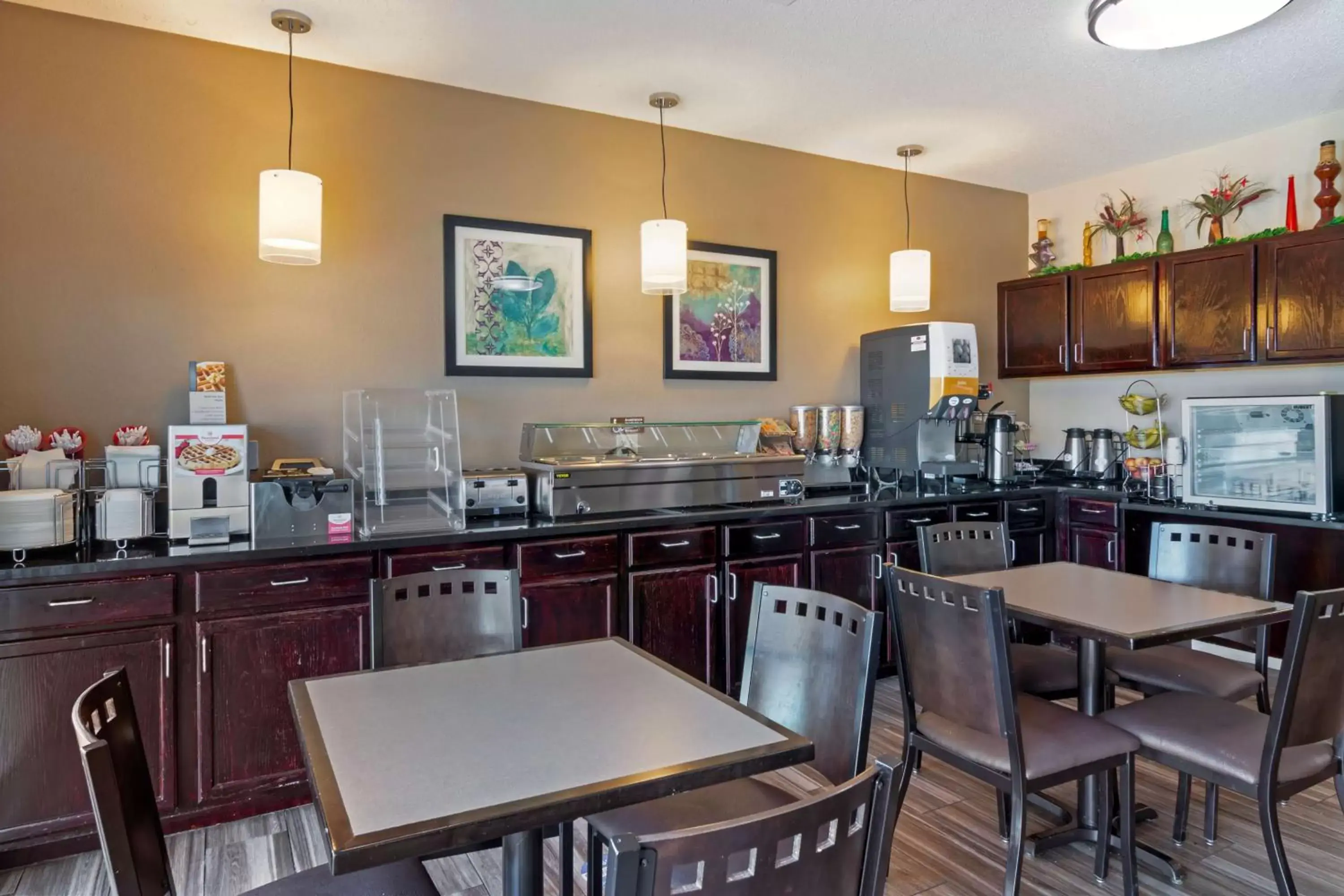 Breakfast, Restaurant/Places to Eat in Best Western Governors Inn and Suites