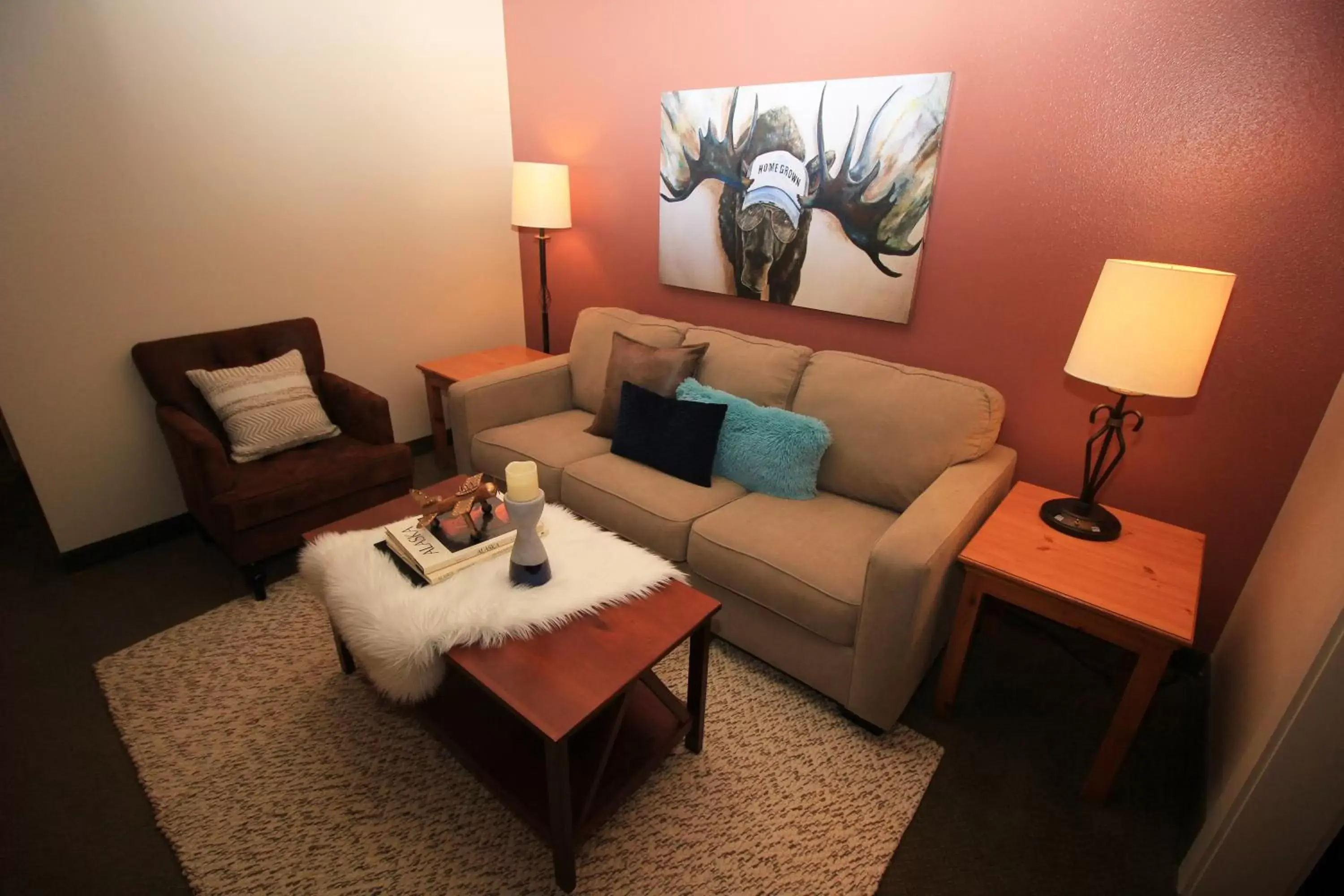 Living room, Seating Area in Coast Inn at Lake Hood