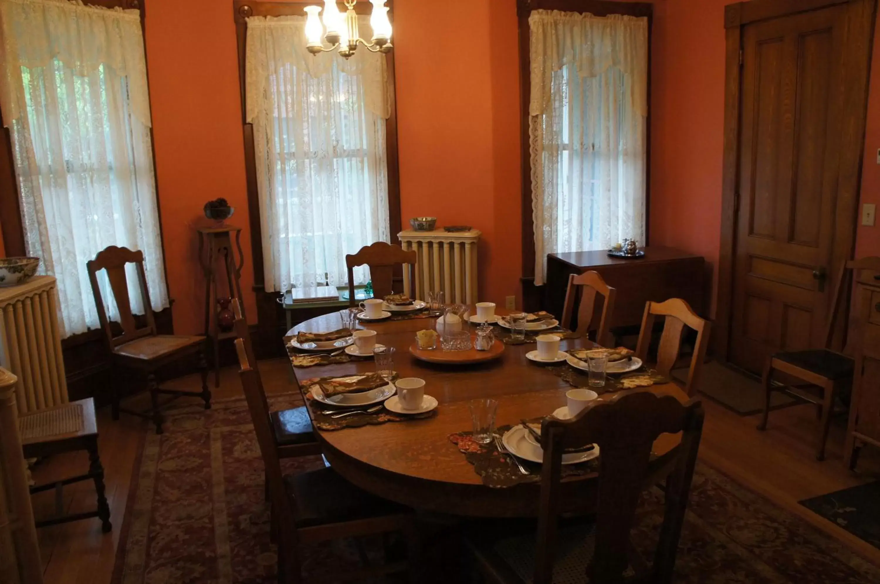 Restaurant/Places to Eat in Maplecroft Bed & Breakfast