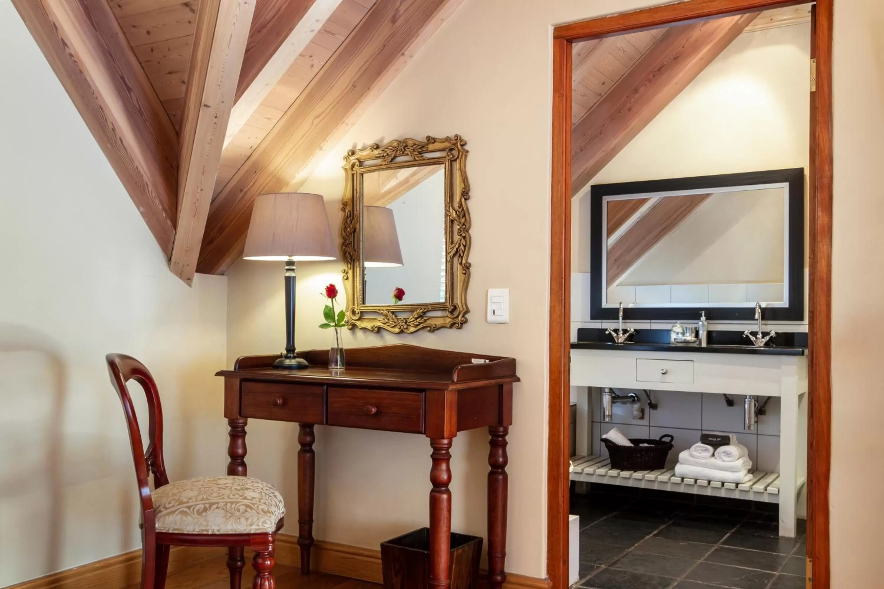 Bedroom in De Hoek Manor
