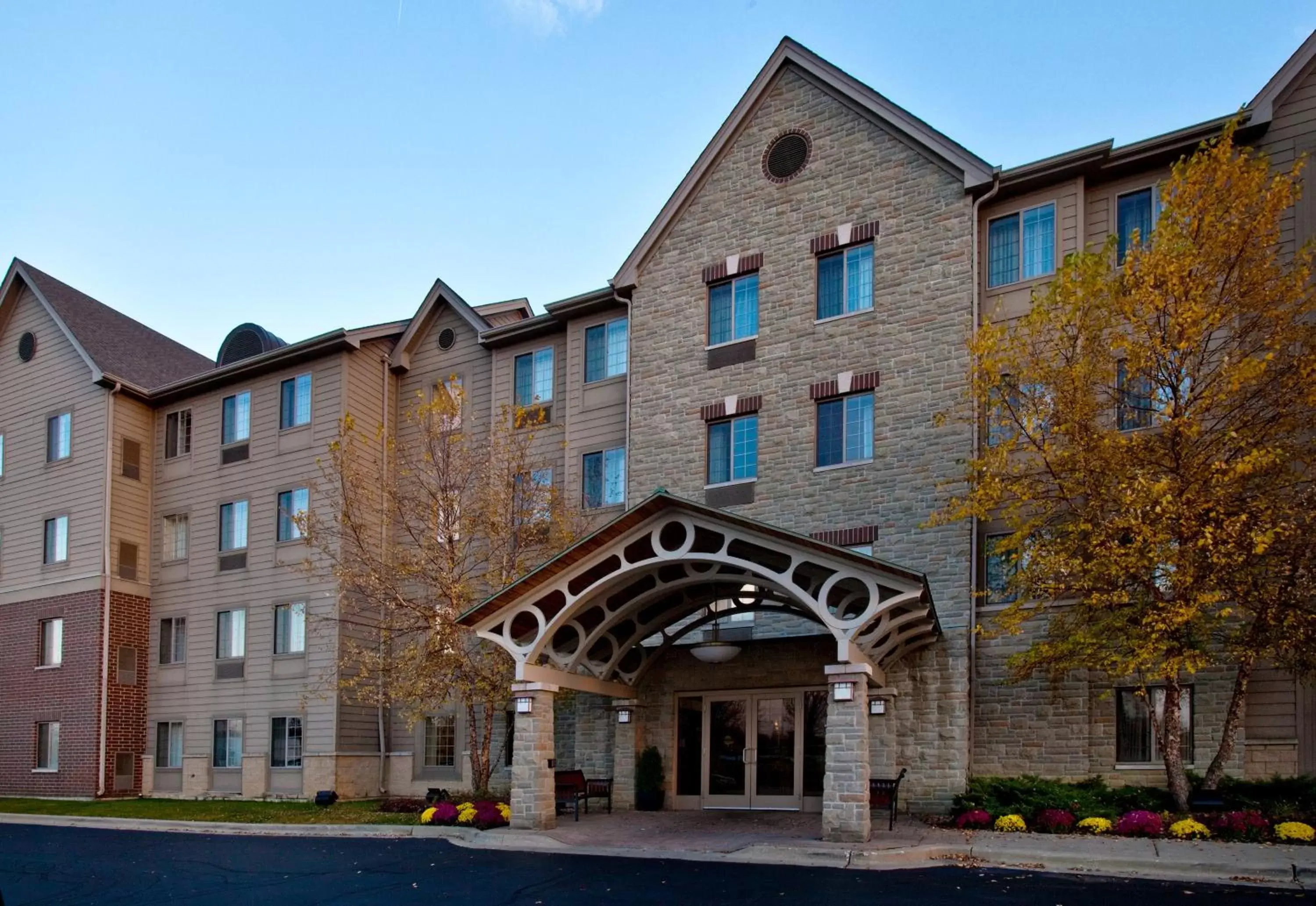 Property building in Staybridge Suites Chicago-Oakbrook Terrace by IHG Property building in Staybridge Suites Chicago-Oakbrook Terrace by IHG