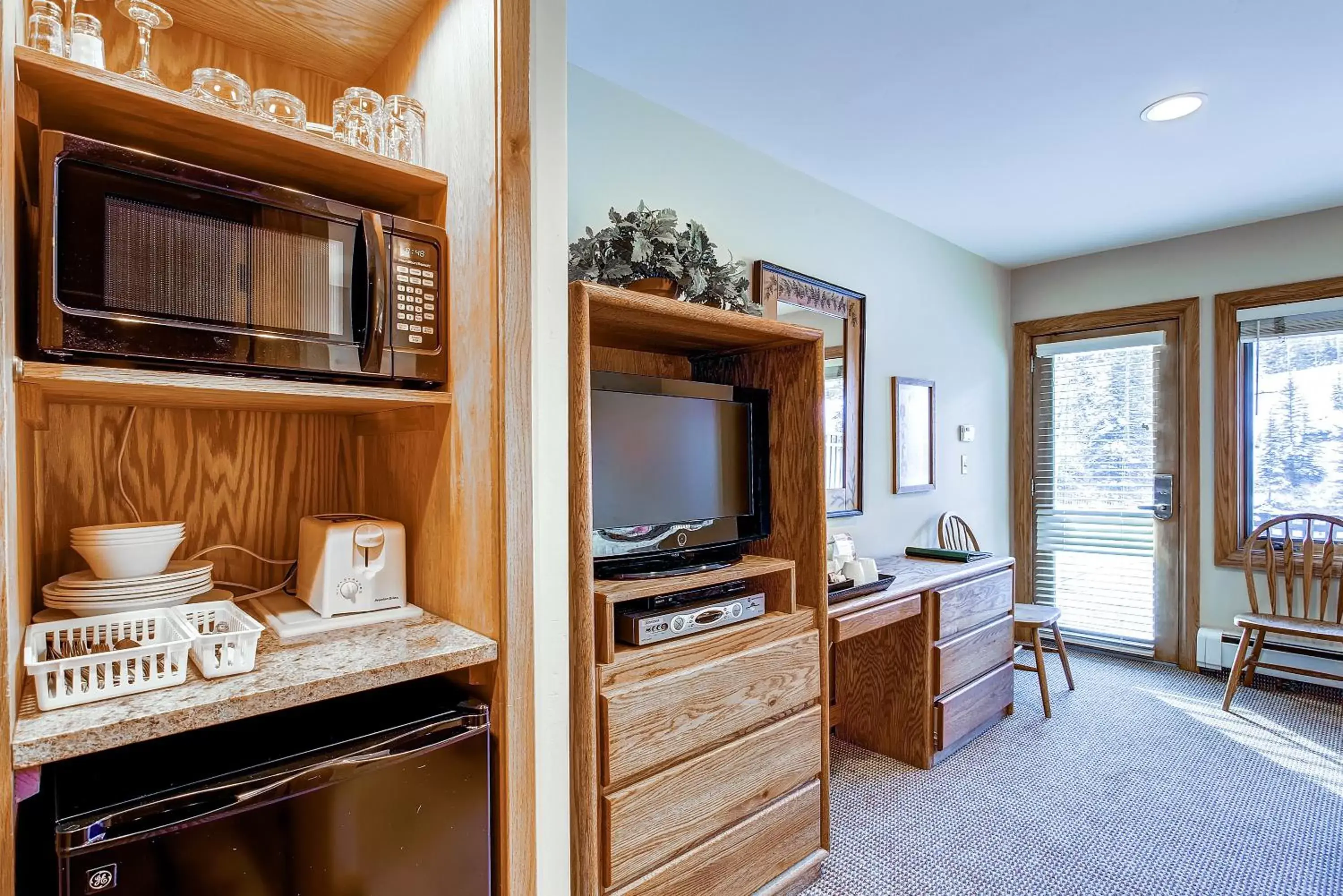 TV and multimedia, TV/Entertainment Center in Lion Square Lodge